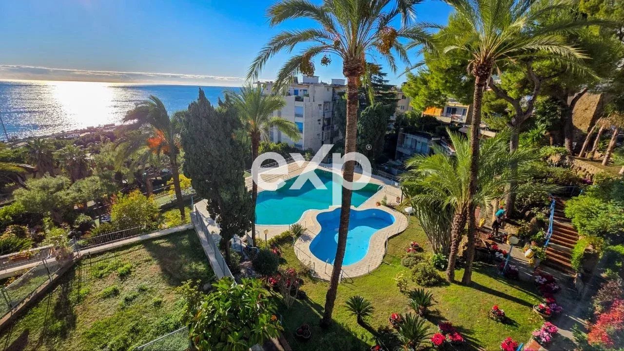 Sanremo Foce – Ampio appartamento vista mare con piscina, terrazzo e possibilità frazionamento