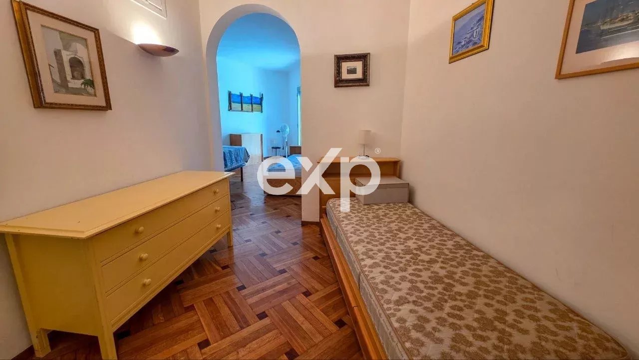 Sanremo Foce – Ampio appartamento vista mare con piscina, terrazzo e possibilità frazionamento