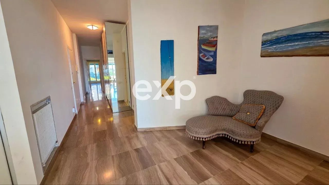 Sanremo Foce – Ampio appartamento vista mare con piscina, terrazzo e possibilità frazionamento
