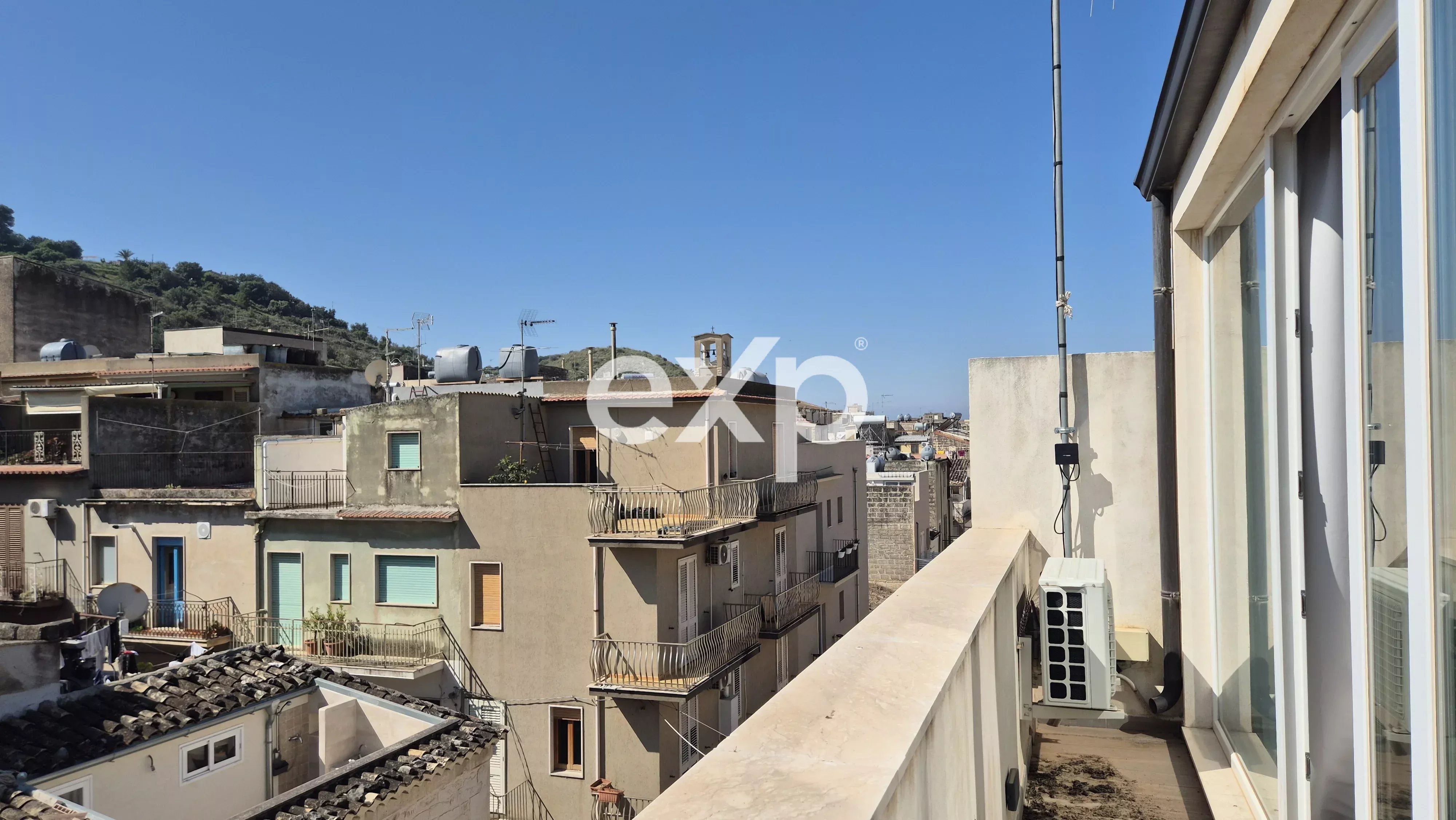 Dimora panoramica di charme con vetrata scenografica nel cuore di scicli
