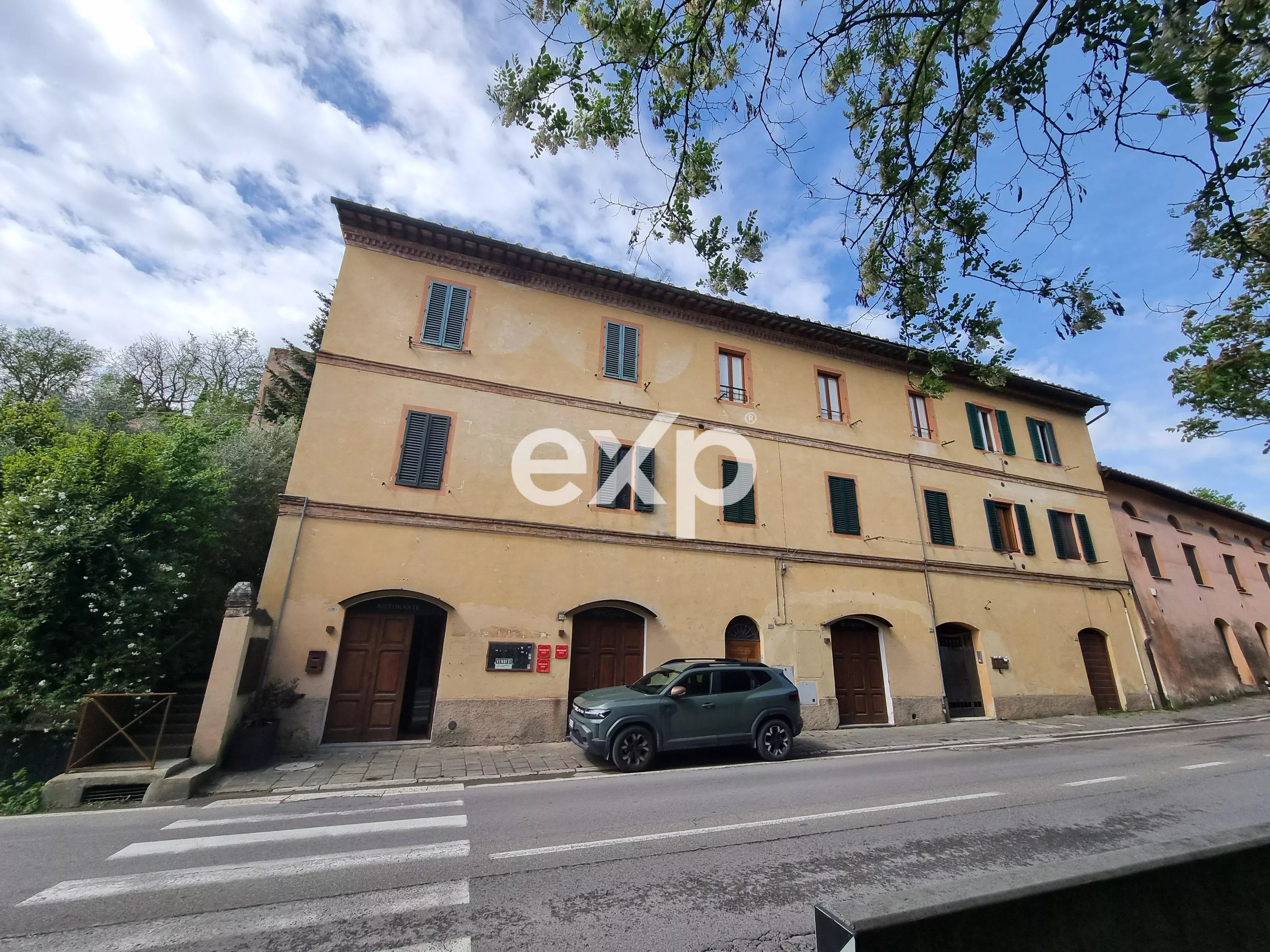 OPPORTUNITÀ UNICA A SIENA: COMPLESSO F&B IN STILE TOSCANO
