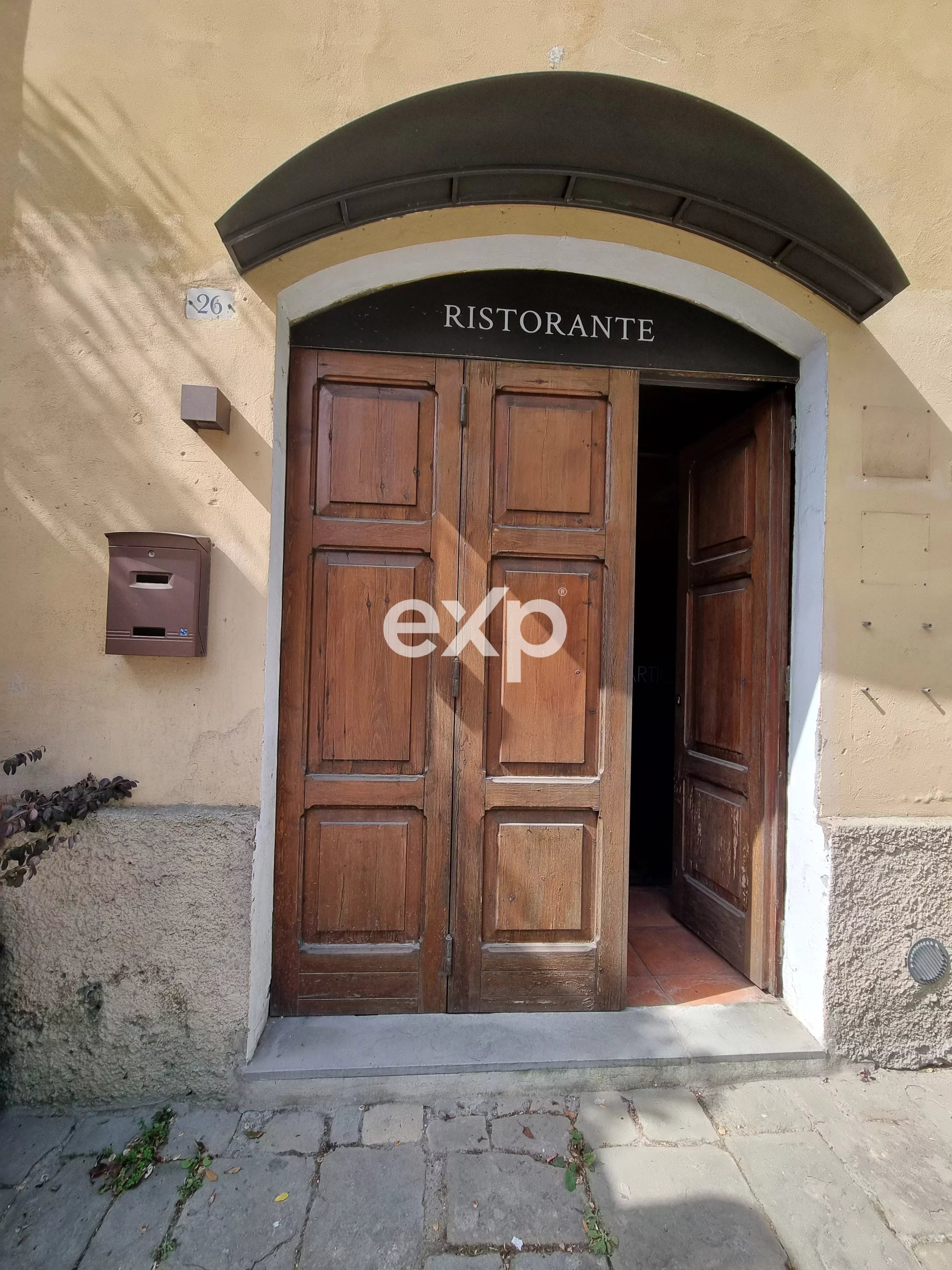 OPPORTUNITÀ UNICA A SIENA: COMPLESSO F&B IN STILE TOSCANO