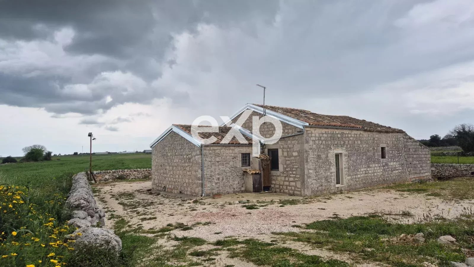 CASA IN CAMPAGNA TRA ROSOLINI E MODICA