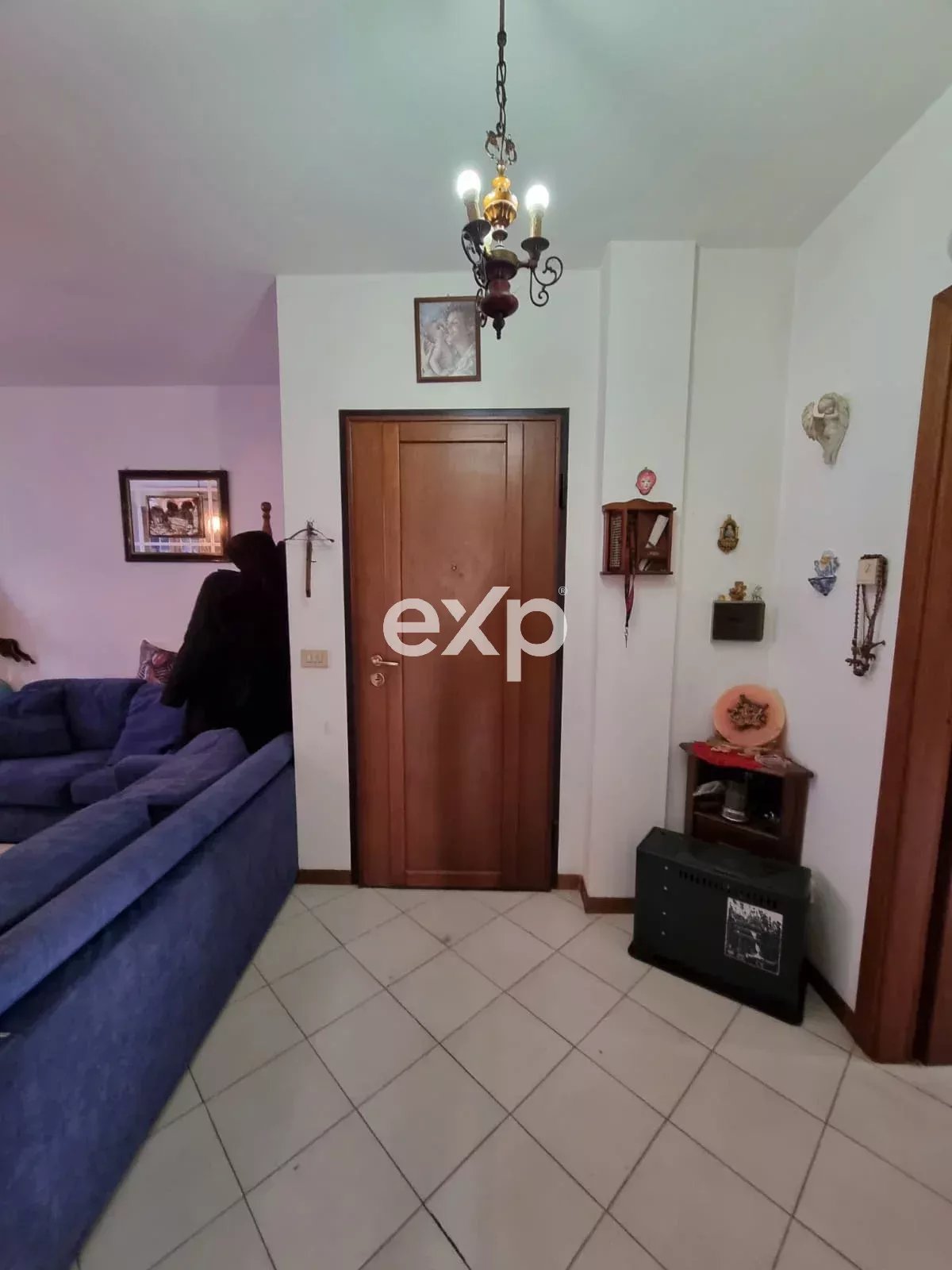 **In Vendita Ampio 6 Vani con Terrazze, Garage Doppio e Giardino Privato di 400 mq**