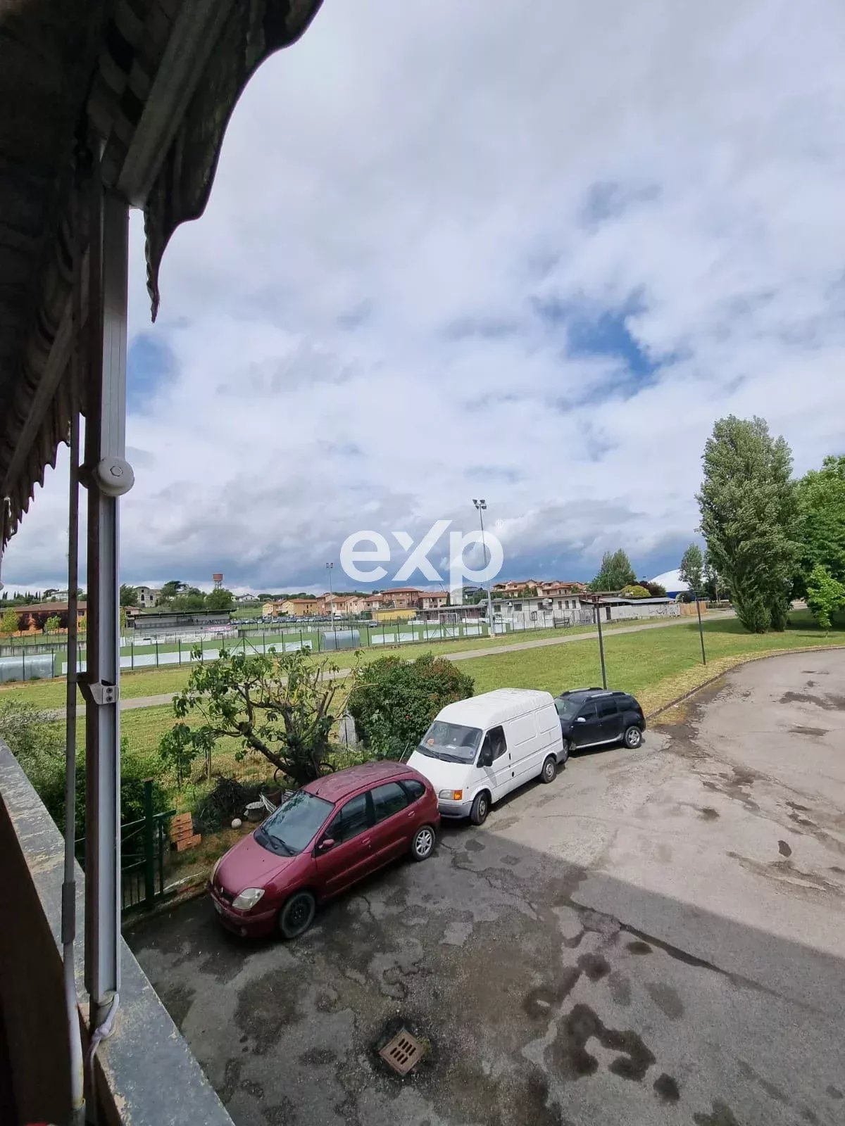 **In Vendita Ampio 6 Vani con Terrazze, Garage Doppio e Giardino Privato di 400 mq**