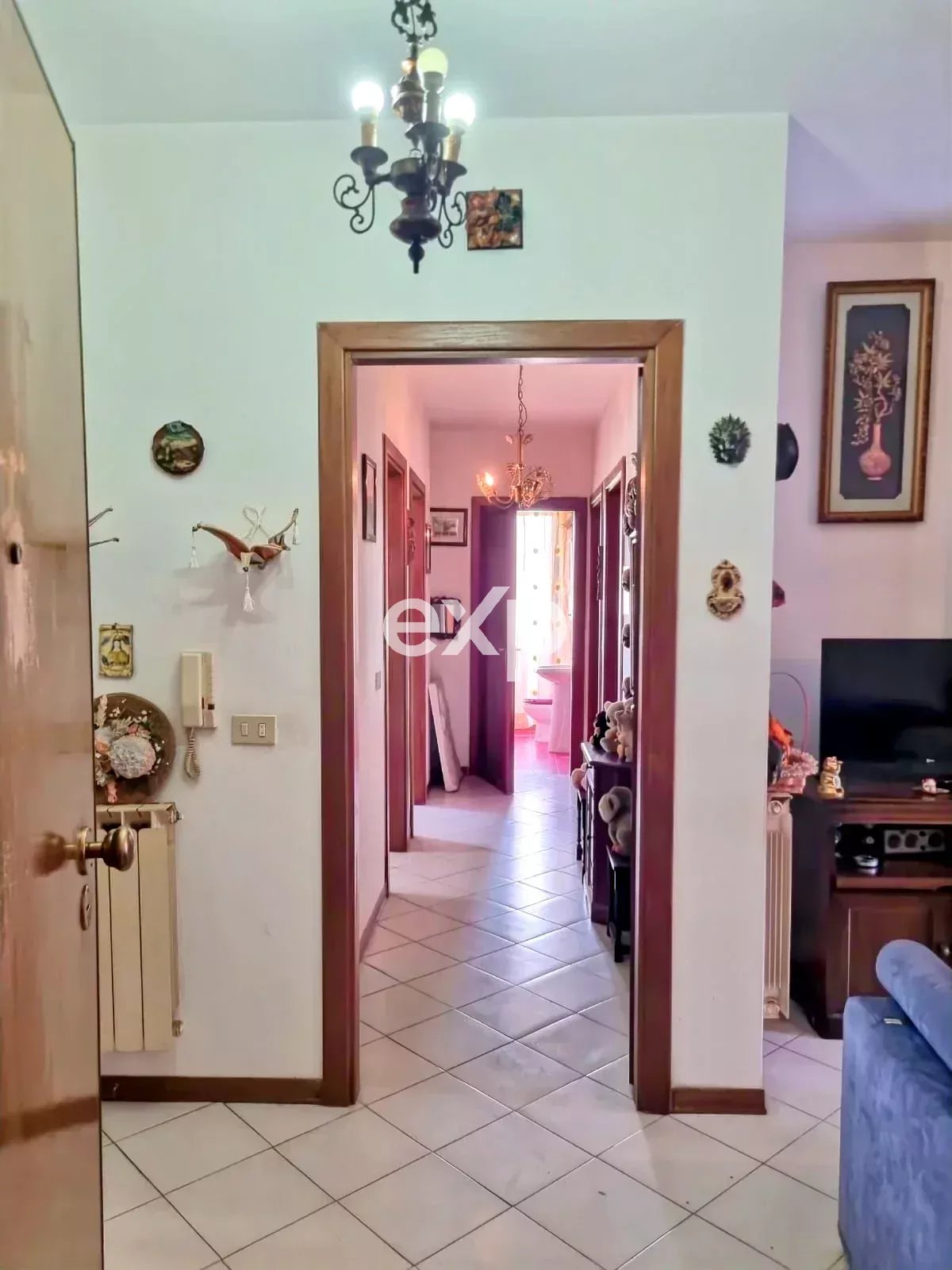 **In Vendita Ampio 6 Vani con Terrazze, Garage Doppio e Giardino Privato di 400 mq**