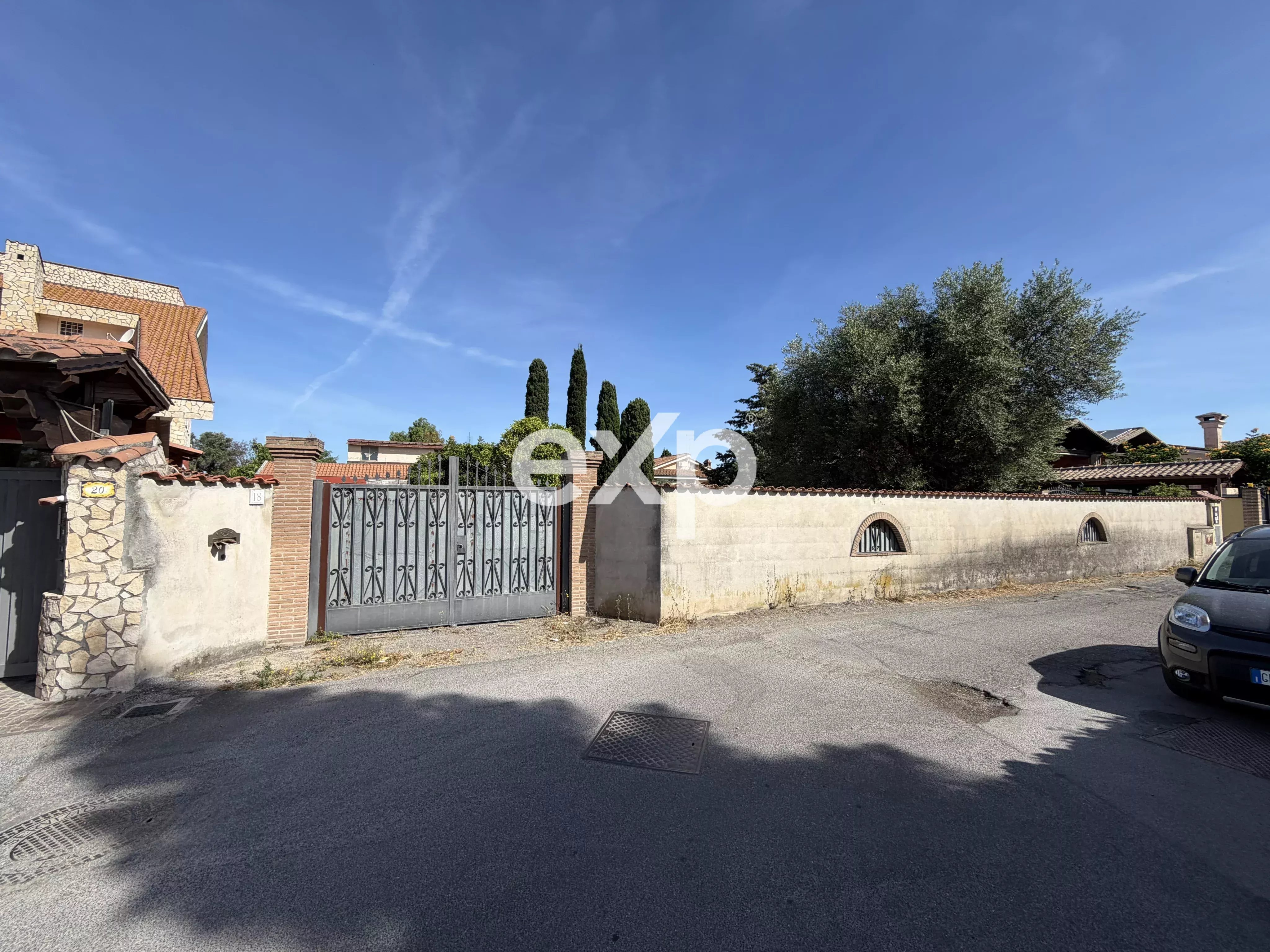 Infernetto, rudere unifamiliare su terreno di 1200mq