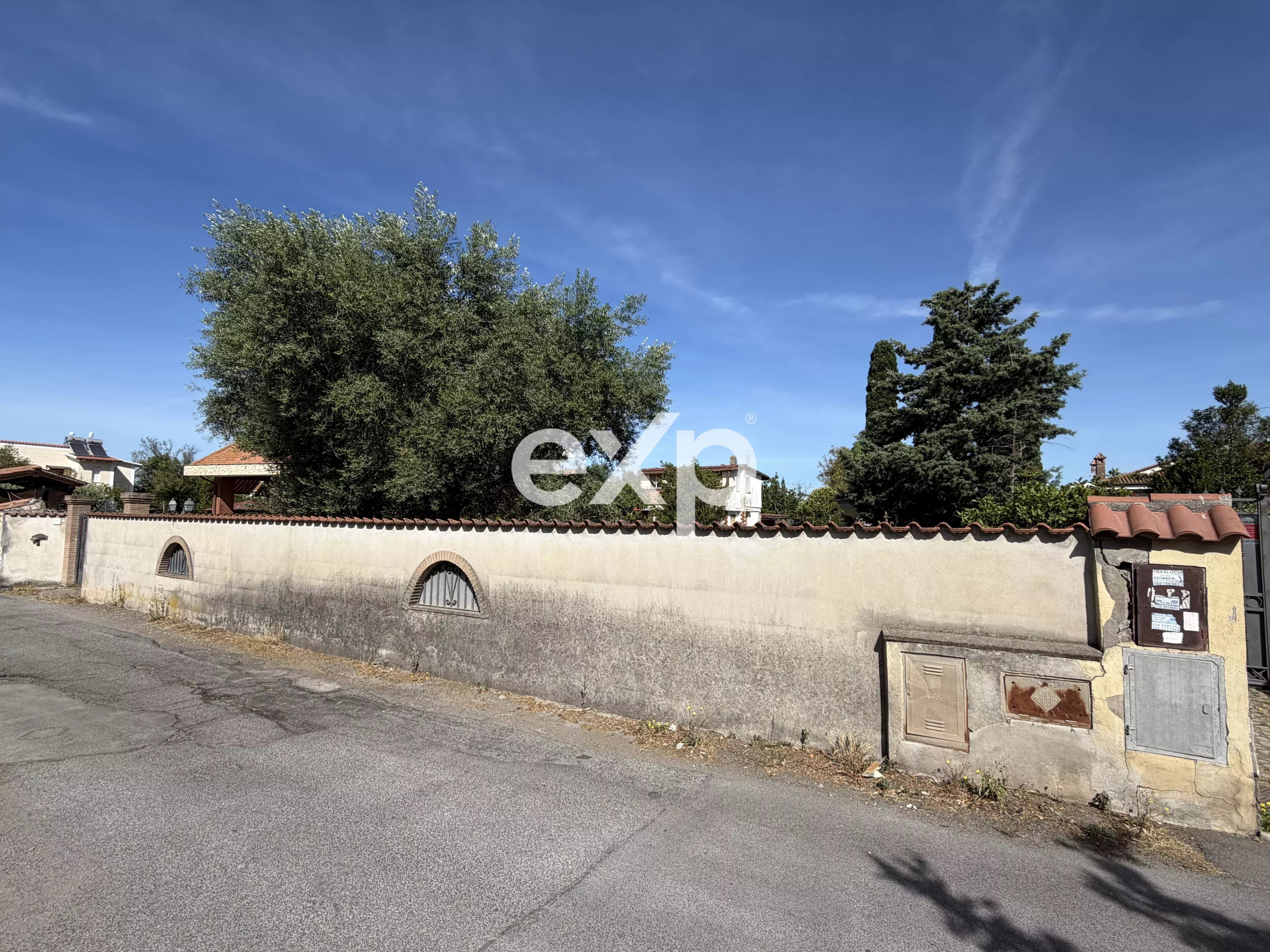 Infernetto, rudere unifamiliare su terreno di 1200mq