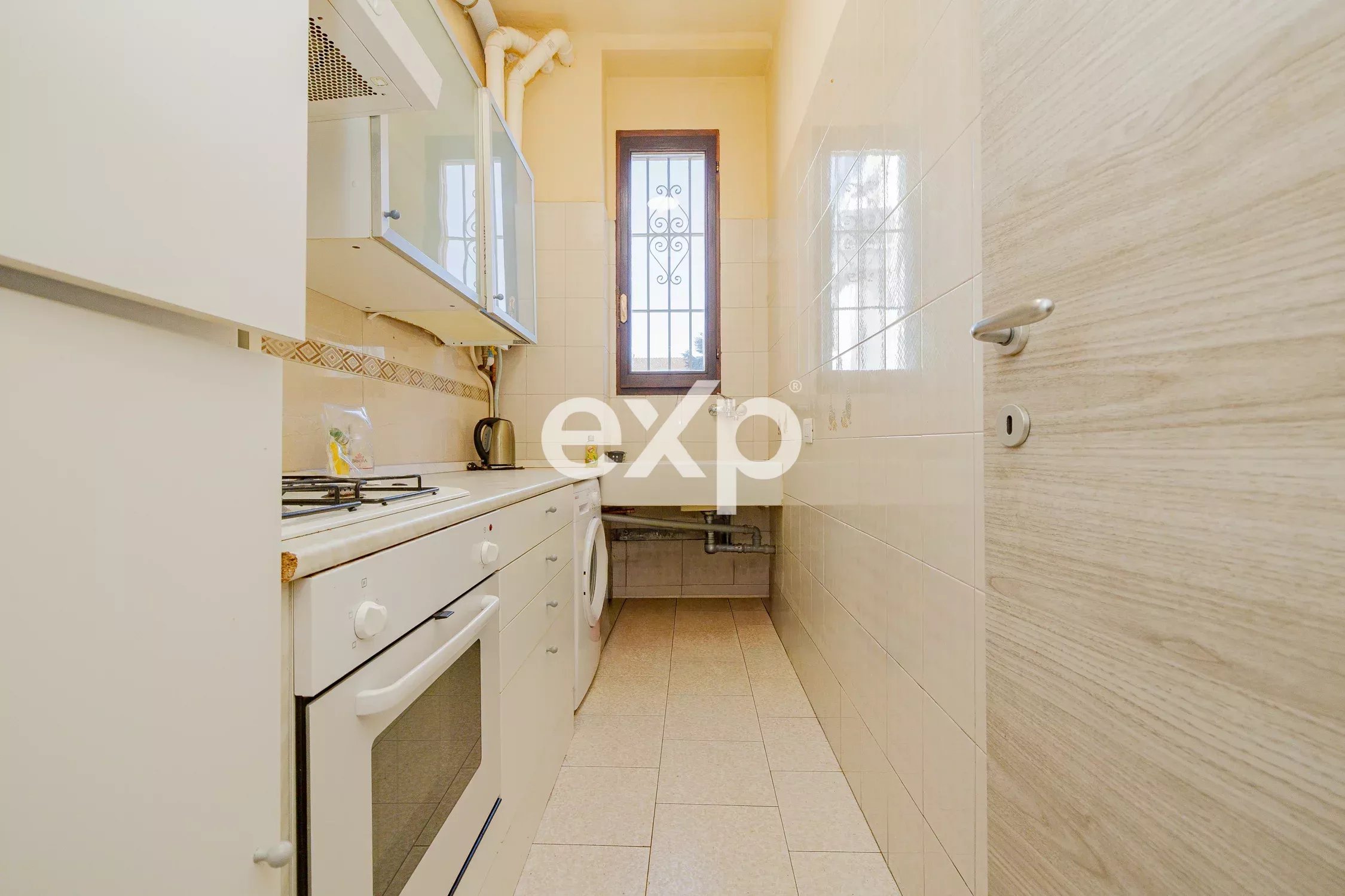 DUE LOCALI DI 50 MQ CON CUCINOTTO