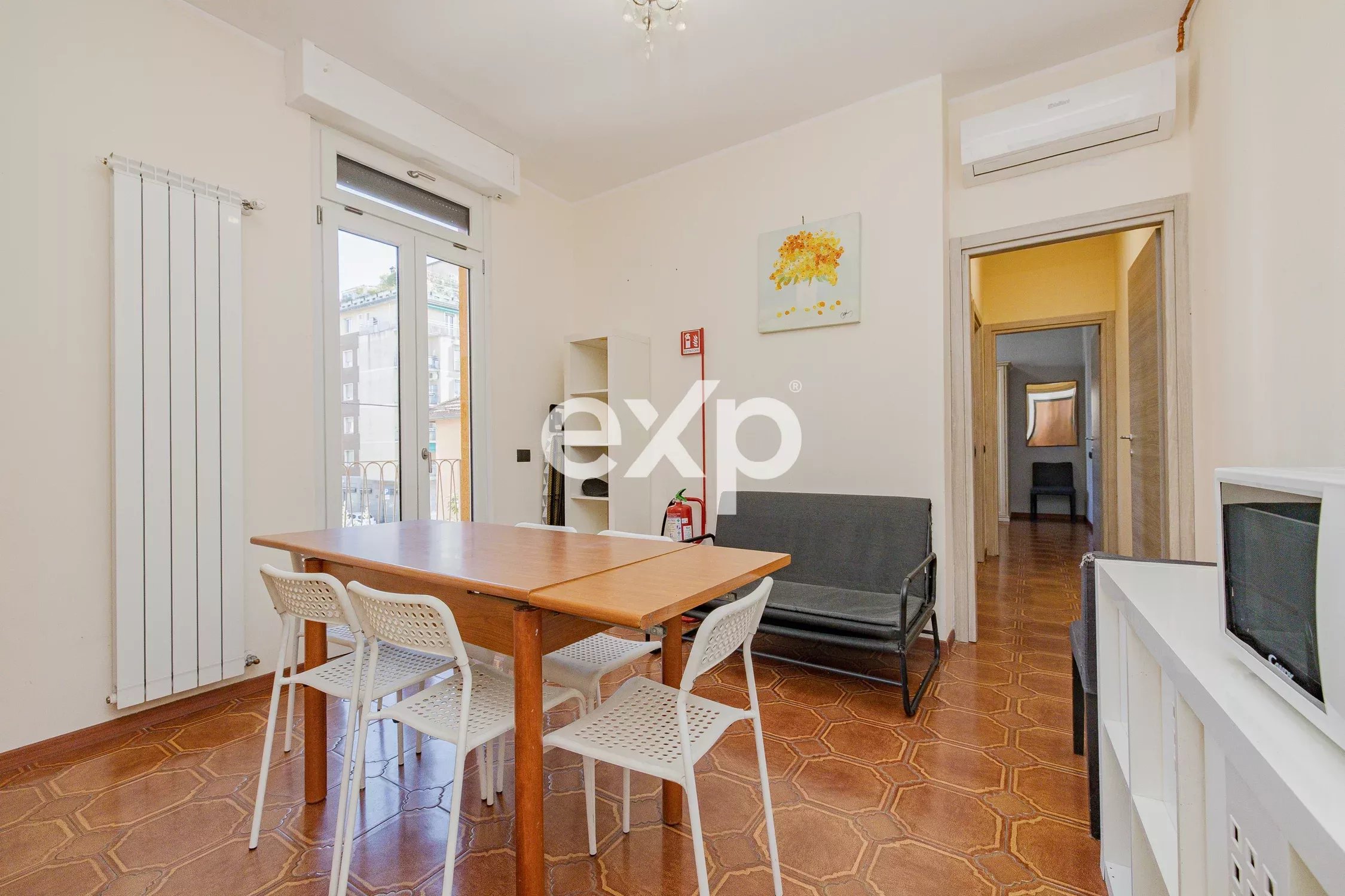 DUE LOCALI DI 50 MQ CON CUCINOTTO