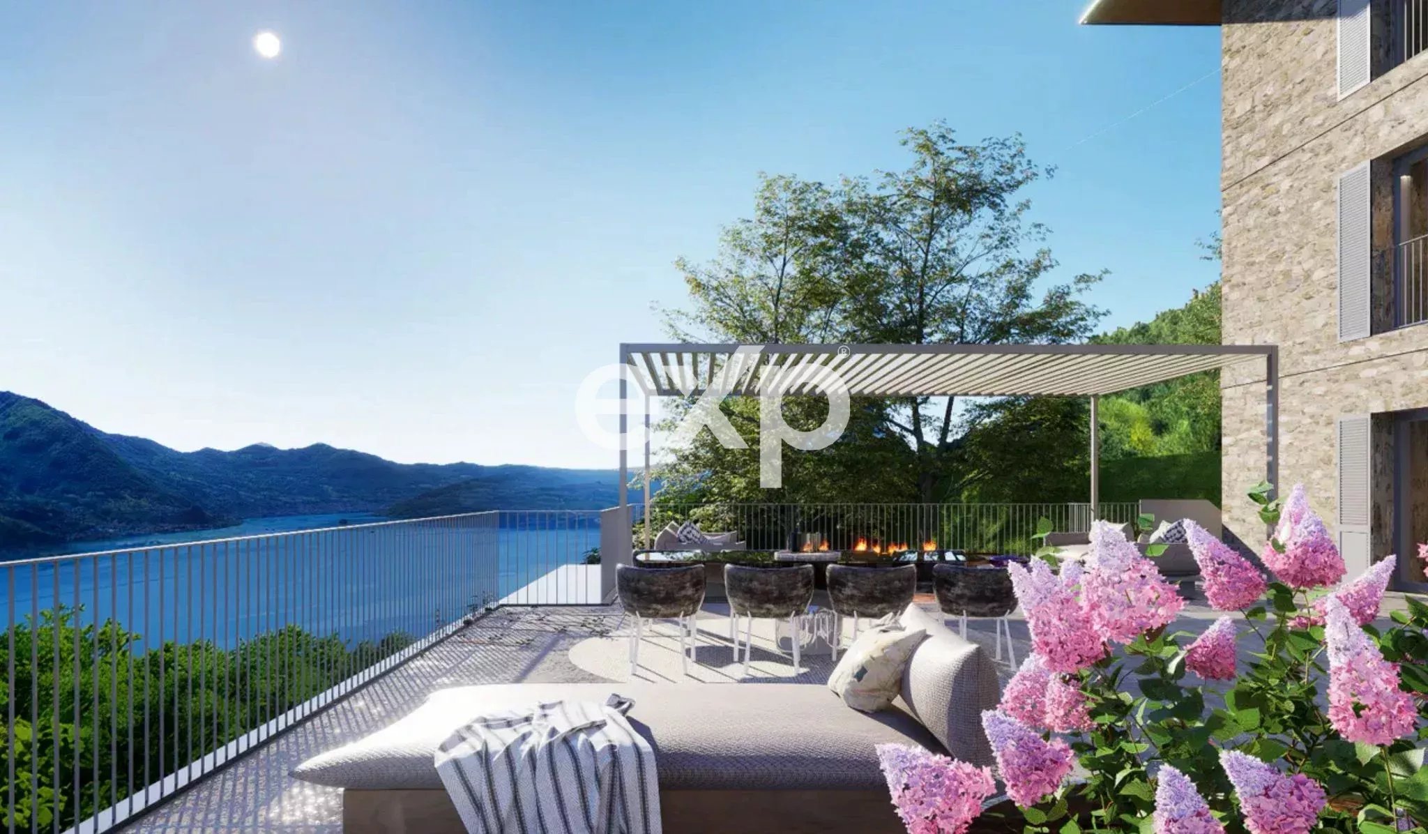 Casale tradizionale in pietra con splendida vista sul lago d'Iseo