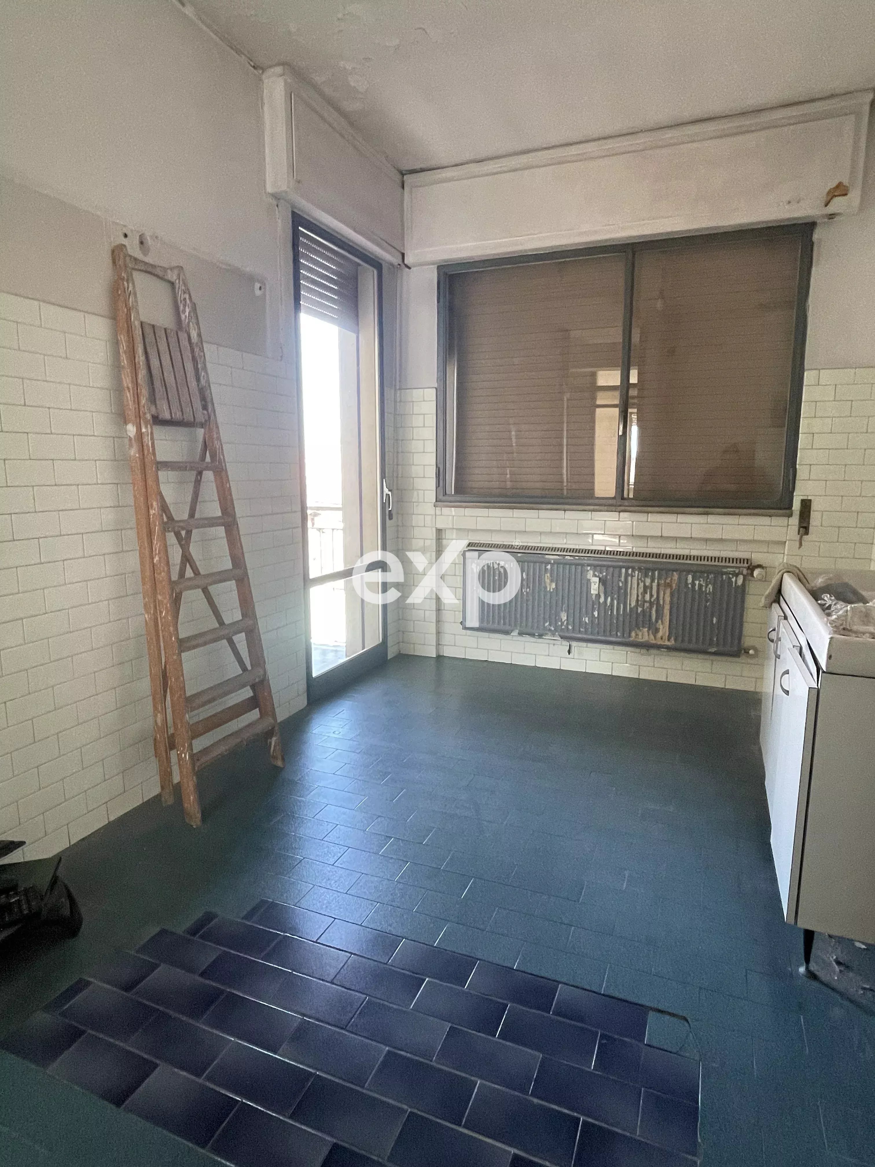 Appartamento da ristrutturare in vendita a Mestre centro, quarto piano con ascensore