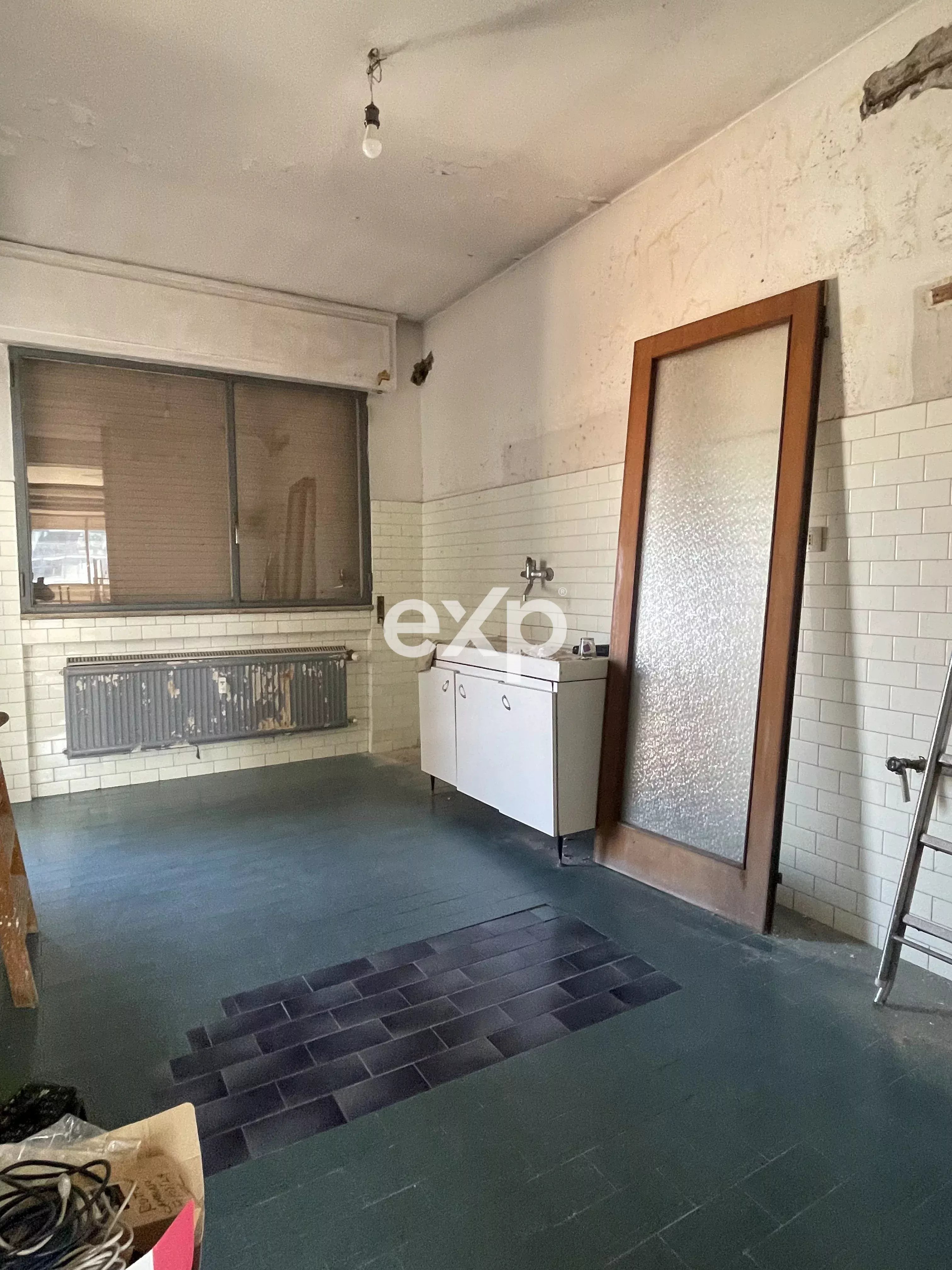 Appartamento da ristrutturare in vendita a Mestre centro, quarto piano con ascensore