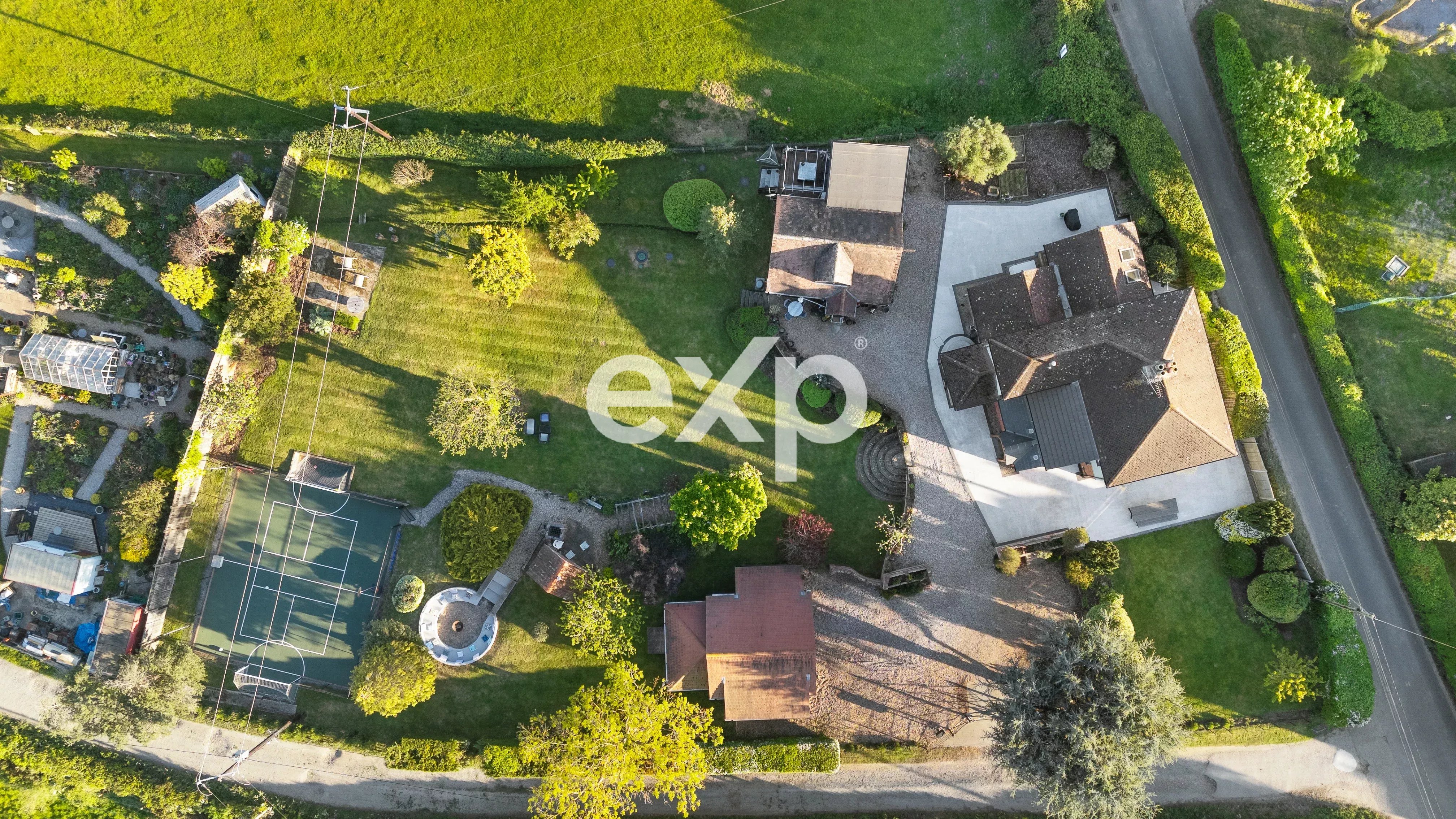 Esclusiva Villa Indipendente con Dependance, Ampio Parco e Campo Sportivo Privato – Fingringhoe, Colchester (UK)