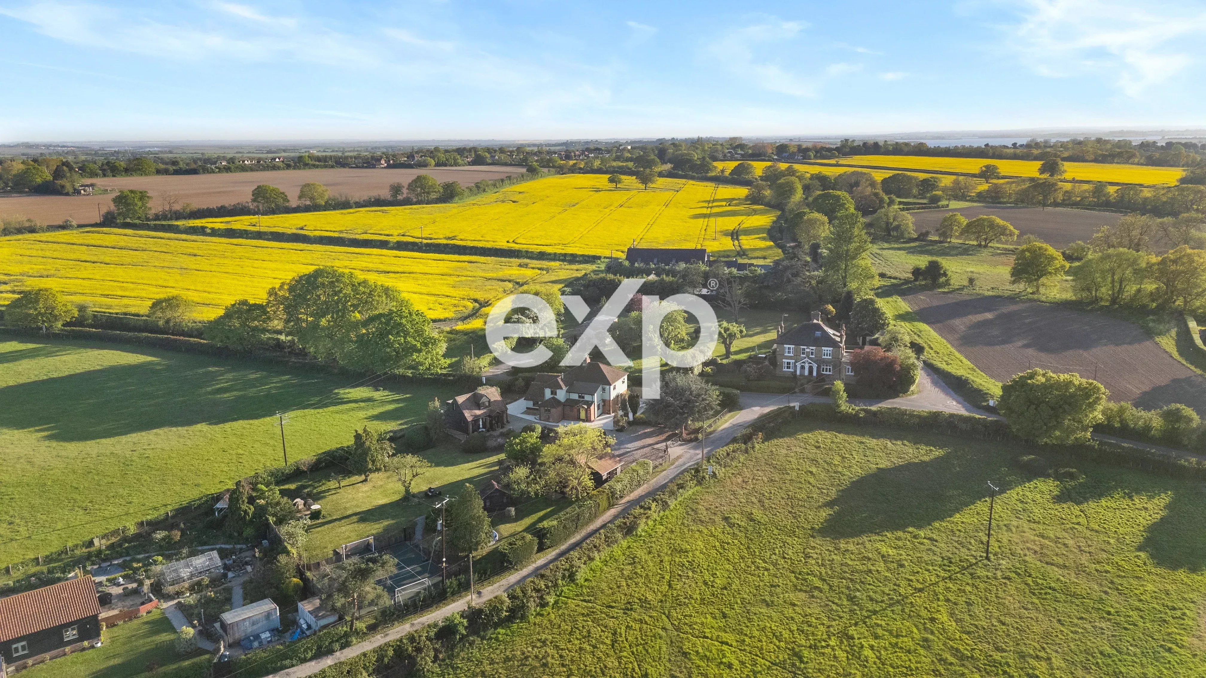 Esclusiva Villa Indipendente con Dependance, Ampio Parco e Campo Sportivo Privato – Fingringhoe, Colchester (UK)