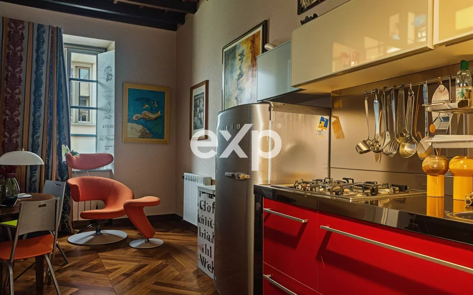 "Bilocale d'autore nel Quadrilatero Romano — soffitto in legno dipinto a mano e un bagno che è un'opera d'arte"