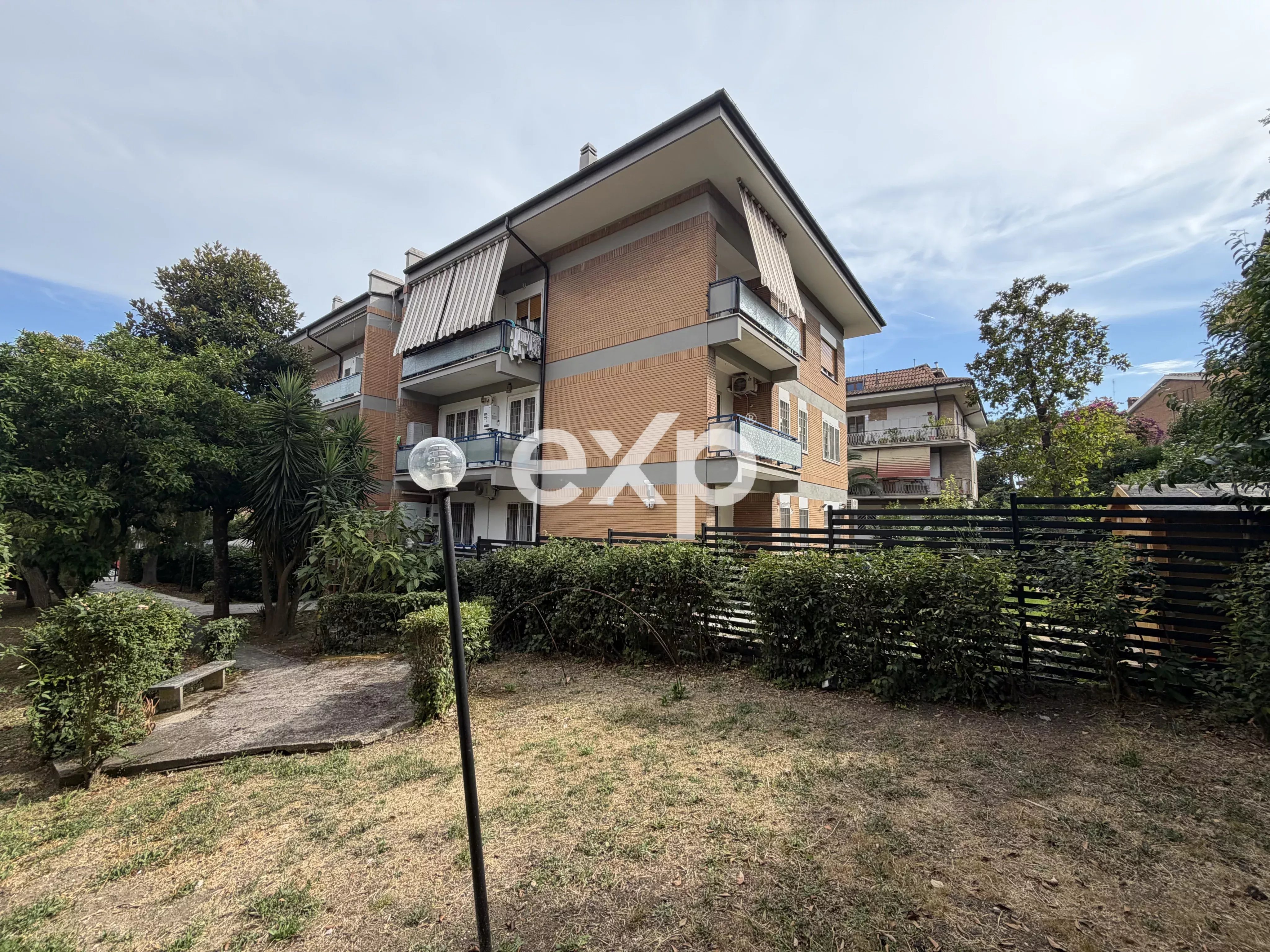 Eur Villaggio Azzurro, superattico arredato