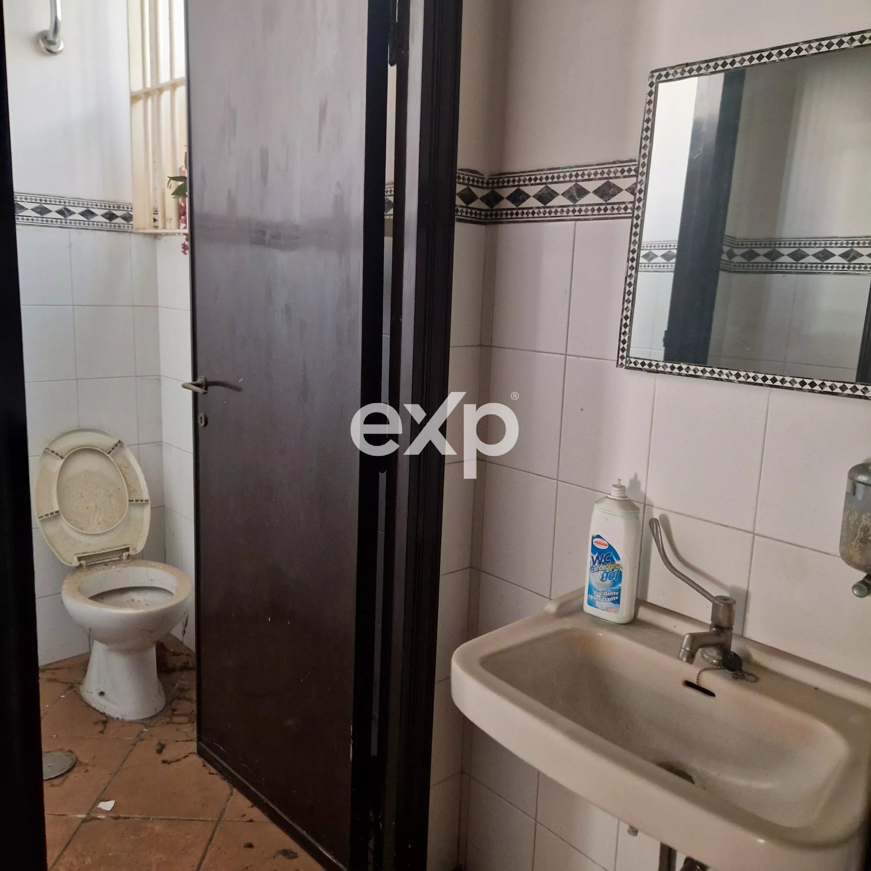 Locale Commerciale di 75 m² a Centocelle, Roma