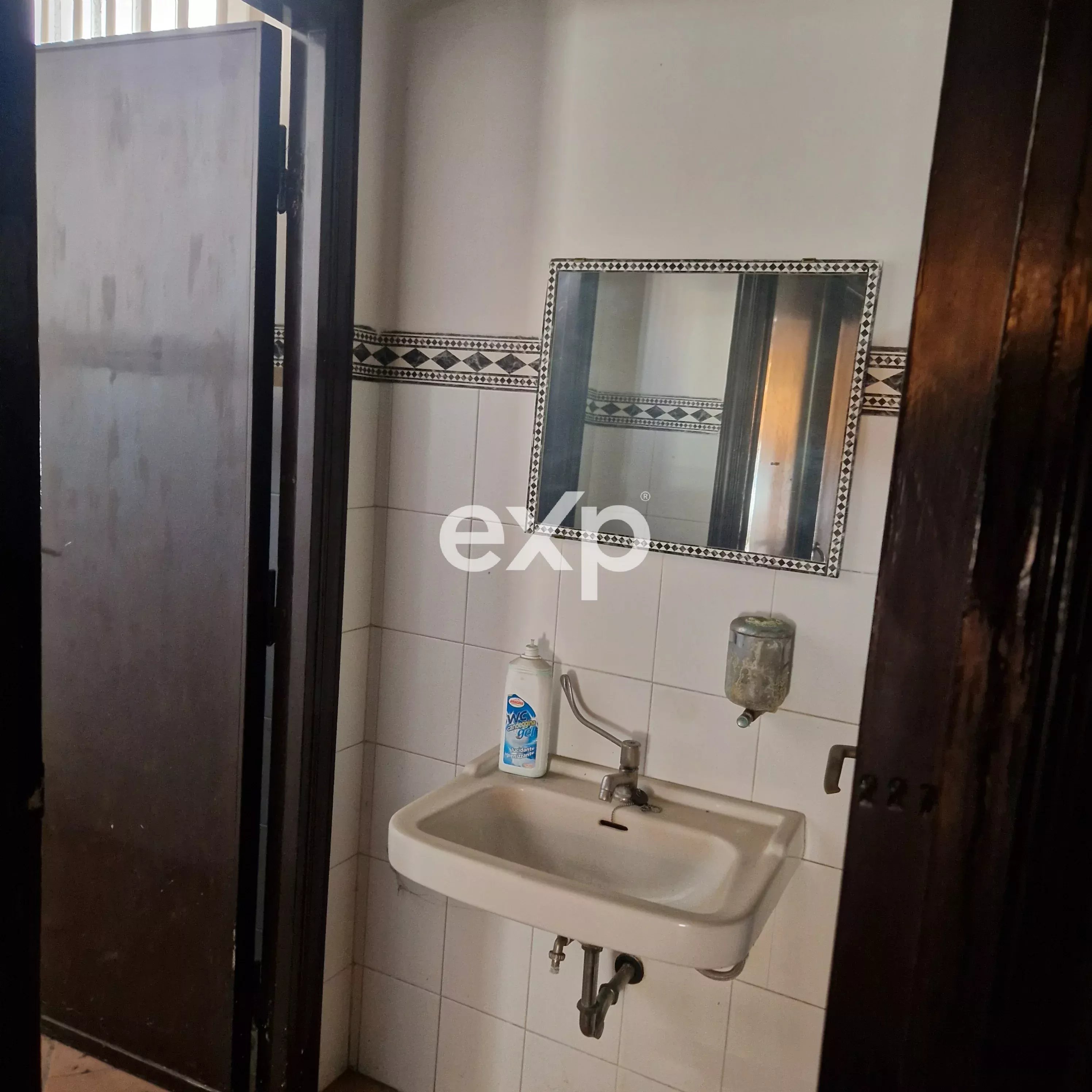 Locale Commerciale di 75 m² a Centocelle, Roma
