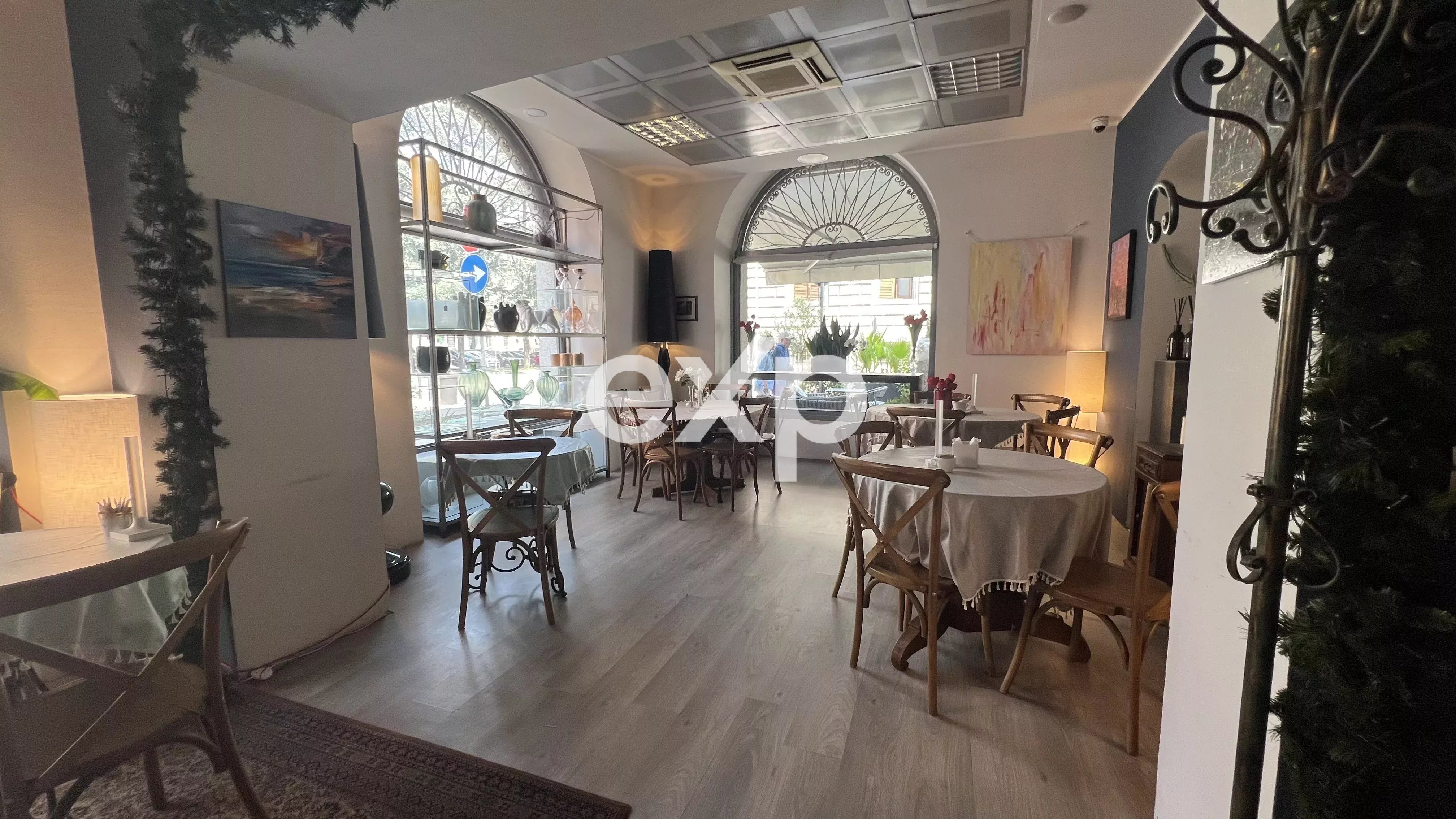 Cessione attività Bar/Caffetteria – Centro Monza | 240 mq | 8 Vetrine | Dehors