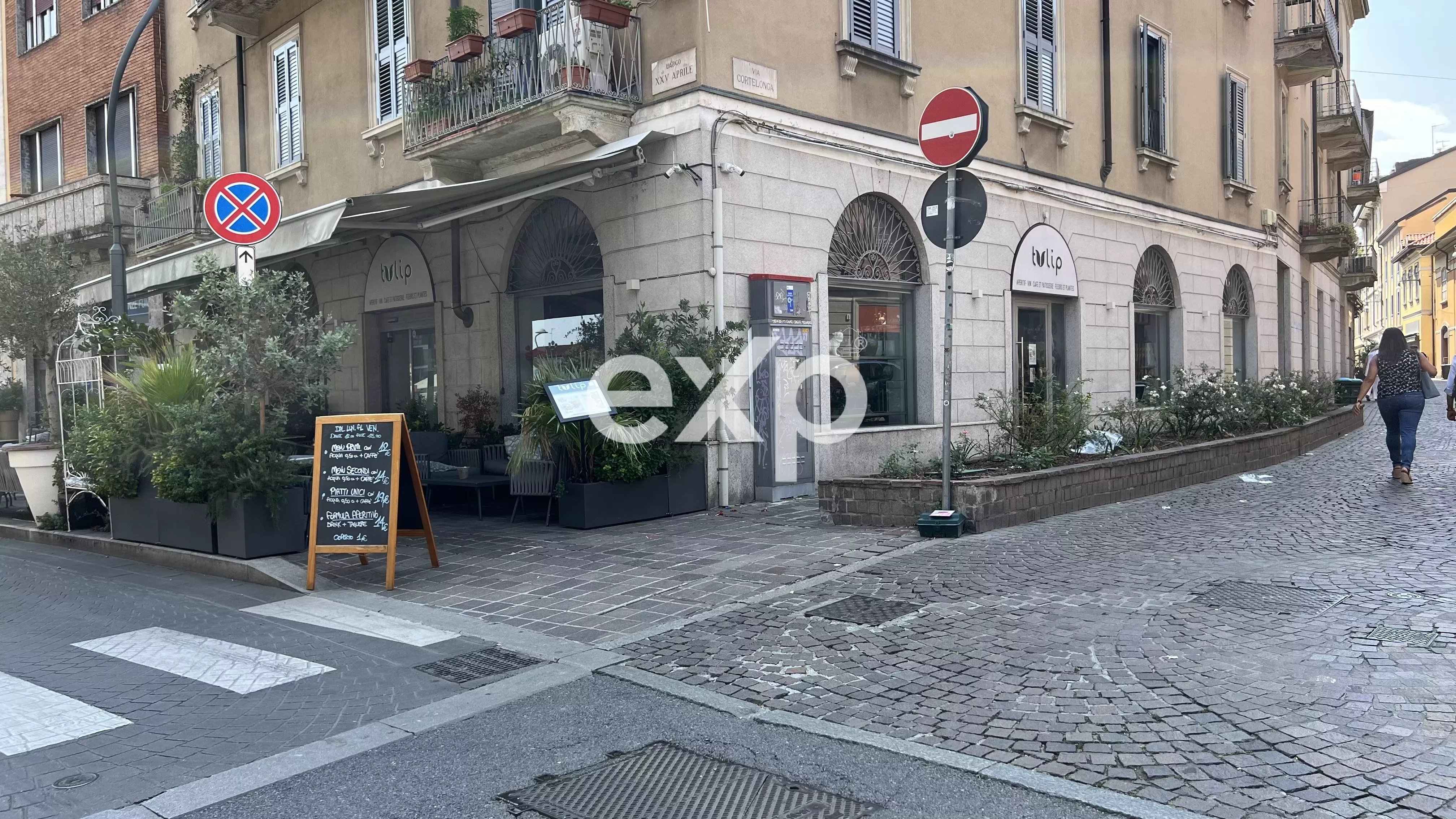 Cessione attività Bar/Caffetteria – Centro Monza | 240 mq | 8 Vetrine | Dehors