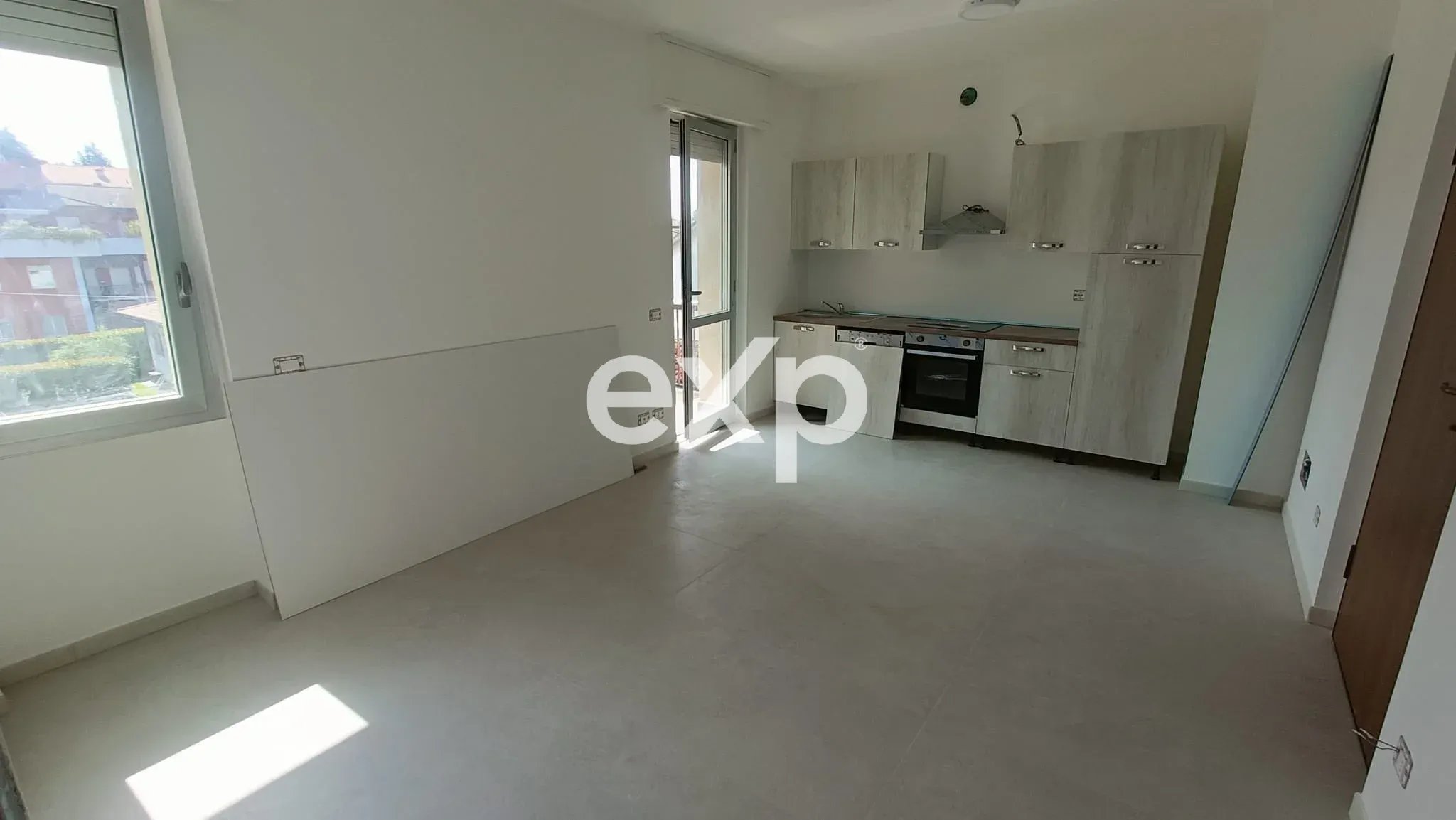 CHIAVI IN UFFICIO – LIBERO SUBITO! Monolocale ristrutturato a nuovo con balcone vivibile
