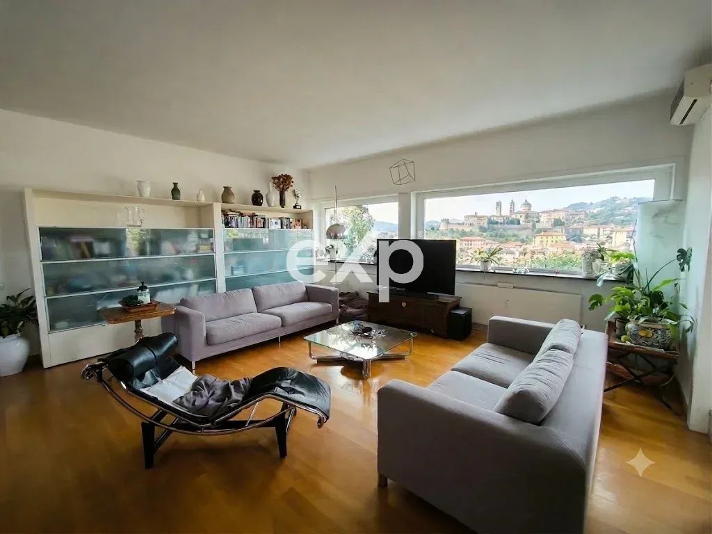 Apartment for sale in Bergamo, 252 m²