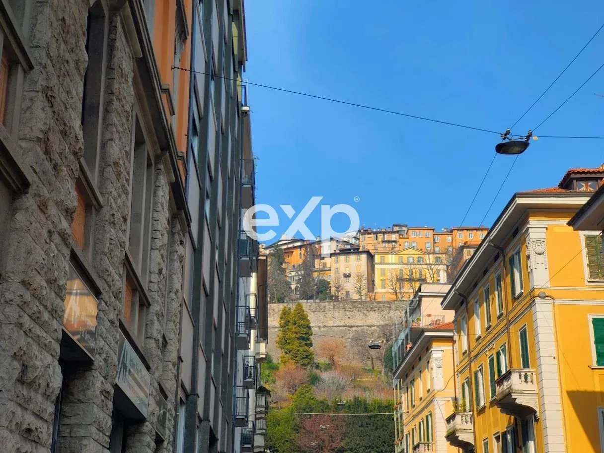 Appartamento in vendita a Bergamo, 198 m²