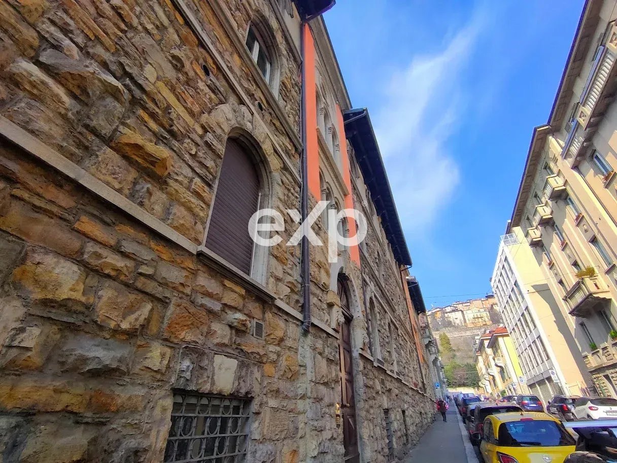 Appartamento in vendita a Bergamo, 198 m²