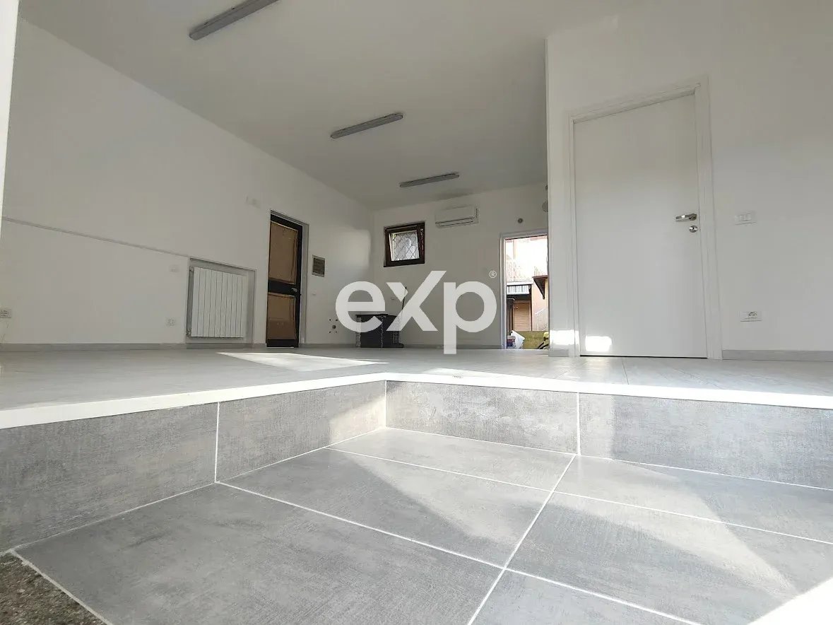Negozio / Locale commerciale in vendita a Ghisalba, 55 m²