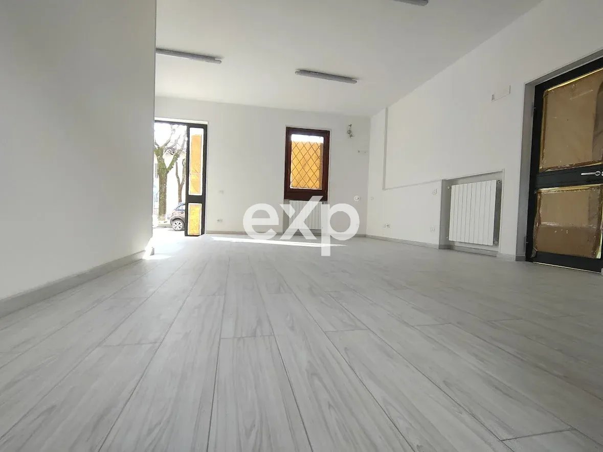 Negozio / Locale commerciale in vendita a Ghisalba, 55 m²