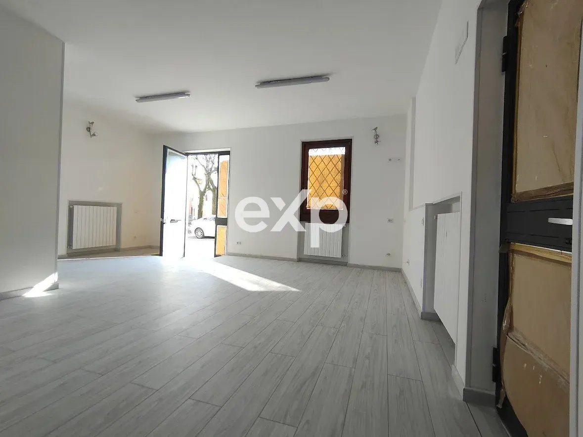 Negozio / Locale commerciale in vendita a Ghisalba, 55 m²