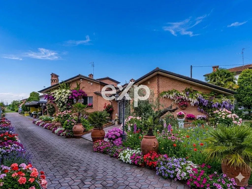 Casa in vendita a Castel Rozzone, 317 m²