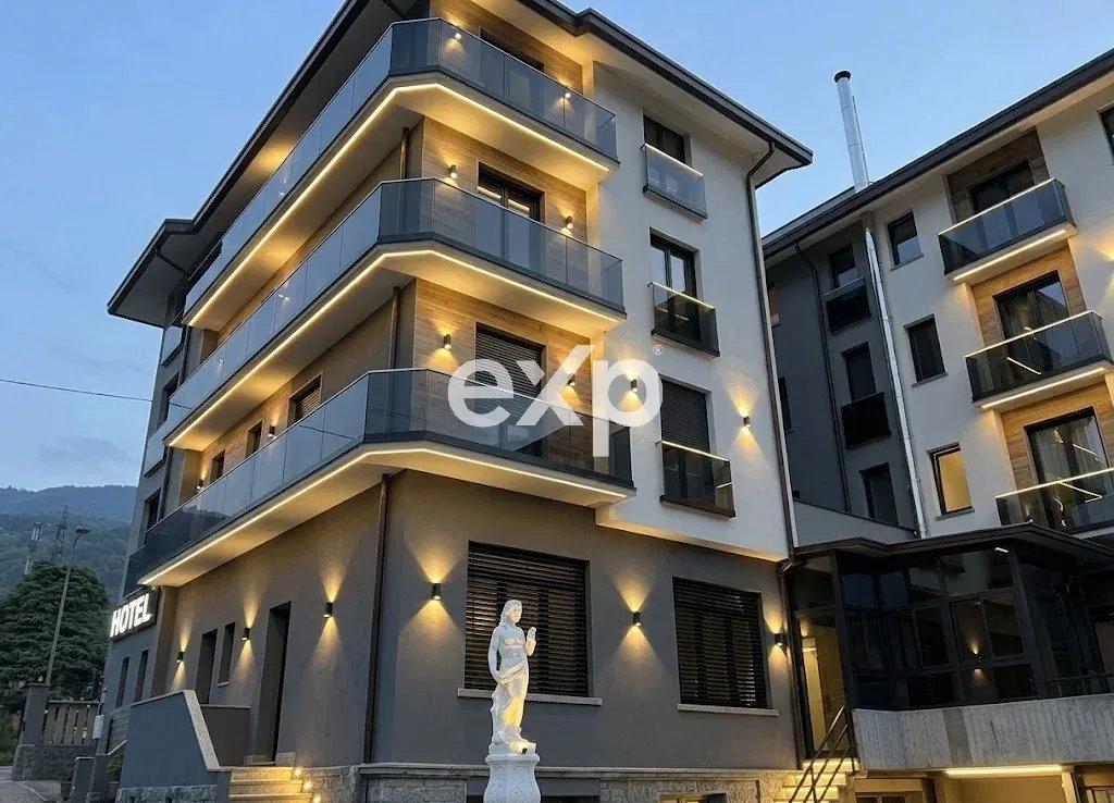 Negozio / Locale commerciale in vendita a Spinone al Lago, 2940 m²