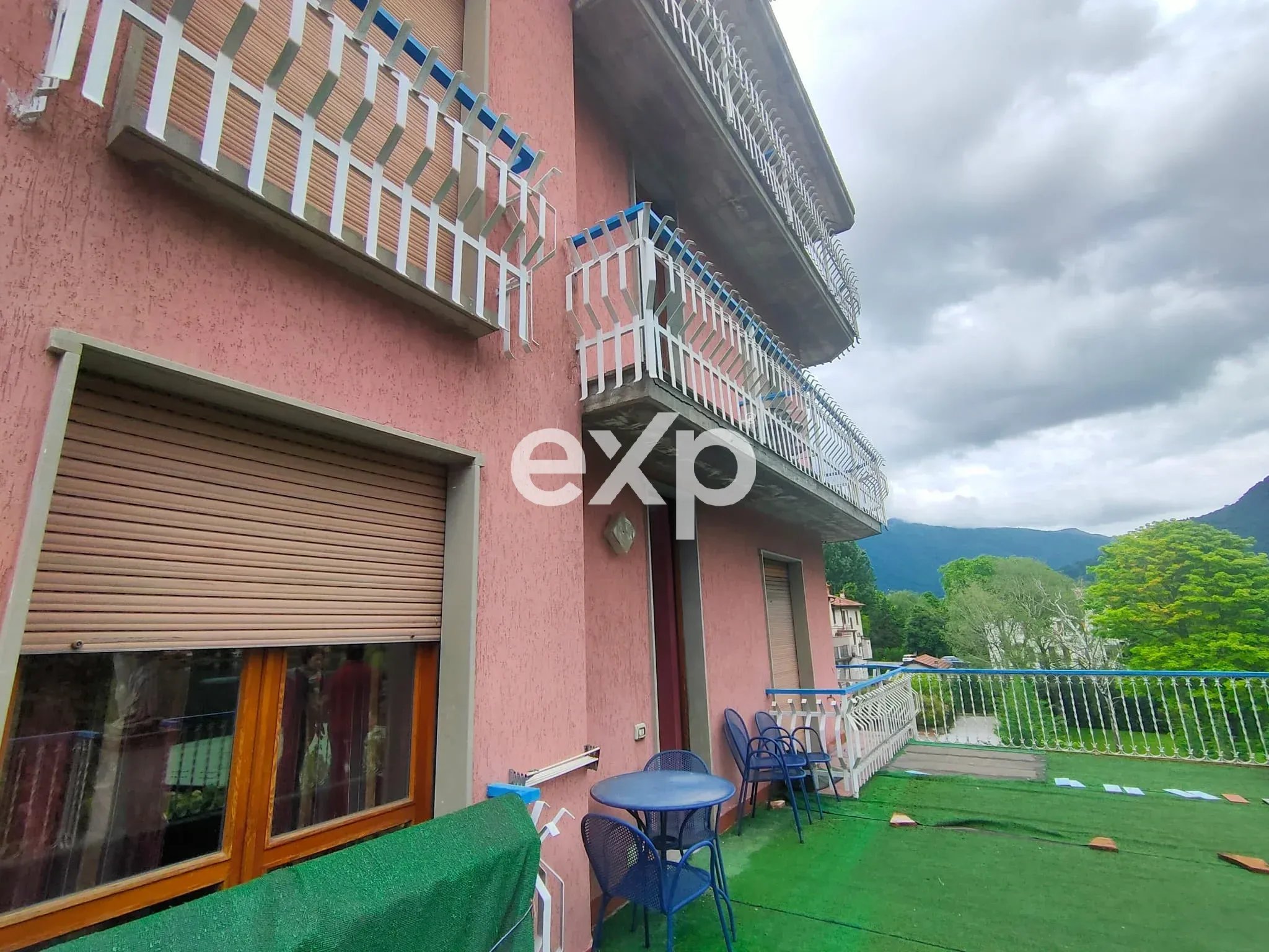 Negozio / Locale commerciale in vendita a Spinone al Lago, 2940 m²