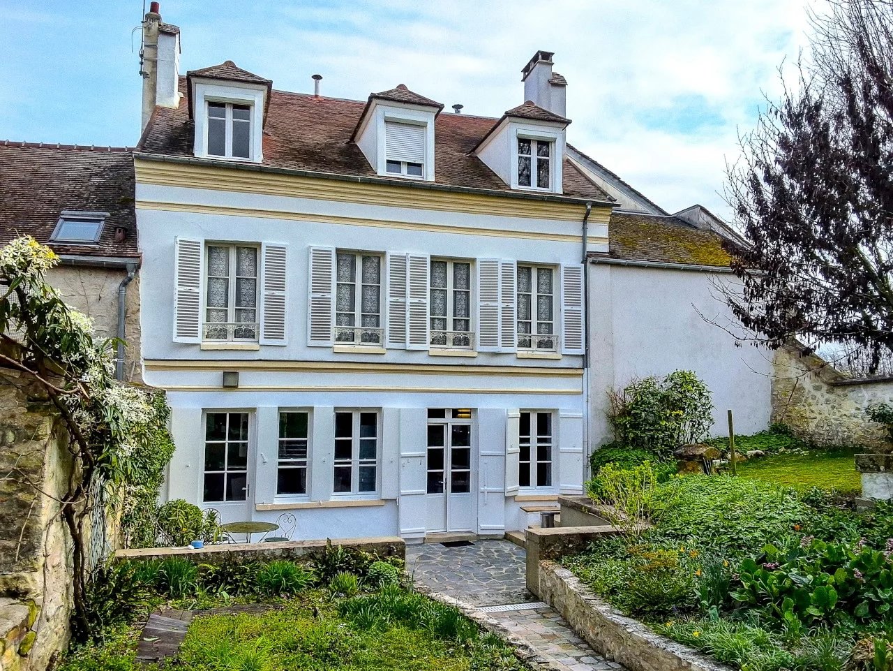 Second Empire Townhouse in Andrésy — circa 1860, 286 m², seven bedrooms facing the Seine, 30 minutes from Paris 2