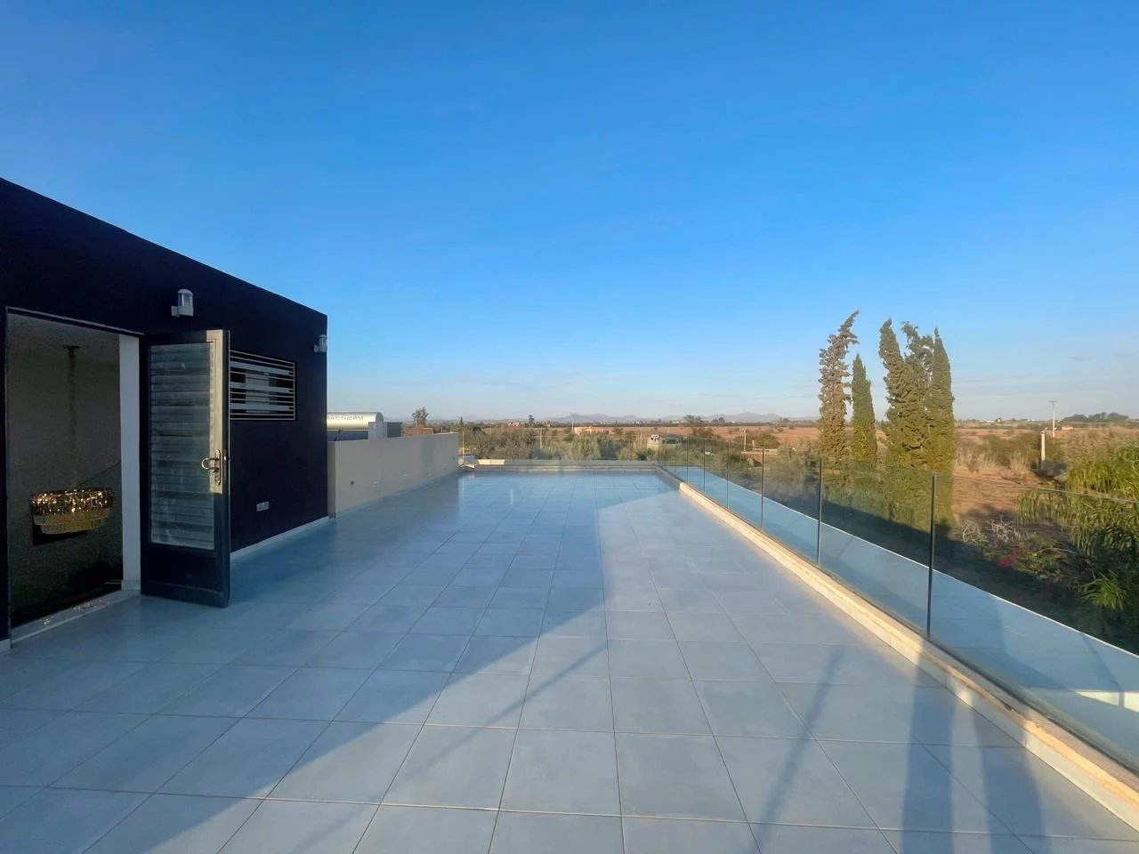 Villa élégante avec piscine à débordement et vue sur l'Atlas, à 30 minutes de Marrakech