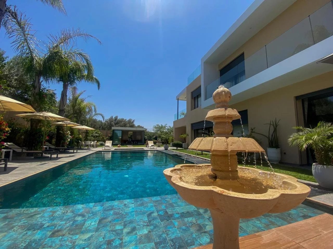 Villa élégante avec piscine à débordement et vue sur l'Atlas, à 30 minutes de Marrakech