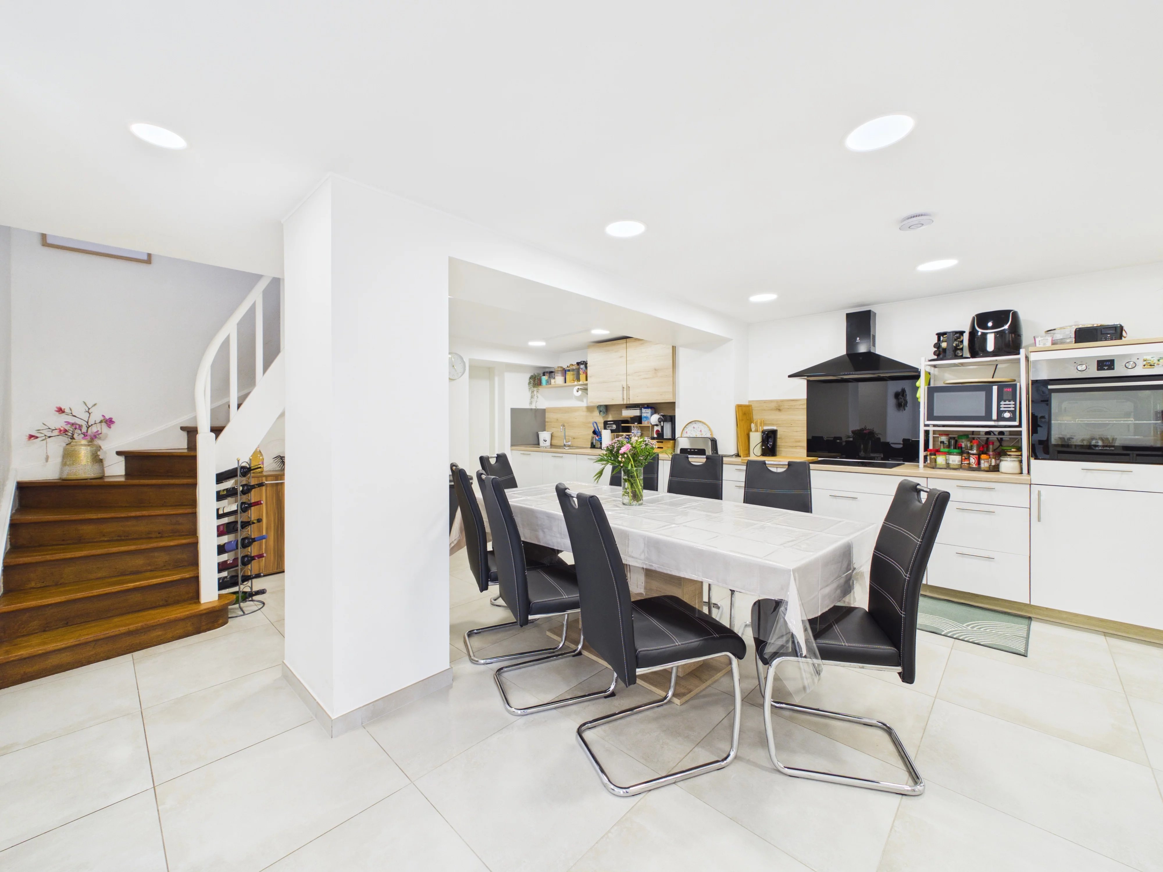 Maison familiale entièrement rénovée à Bettendorf – 7 chambres, bureau et terrasse
