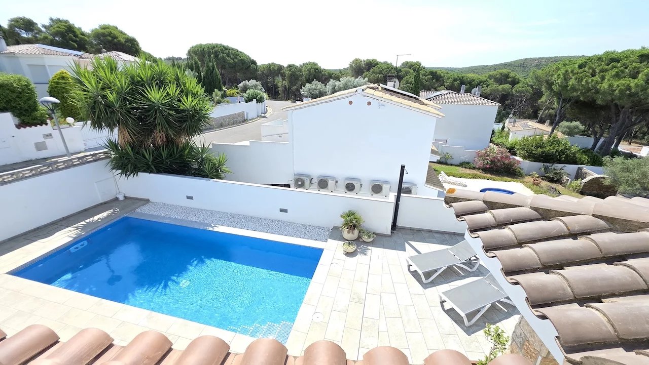 Villa avec piscine indépendante et terrasse avec suite principale à Puig Sureda, L'Escala