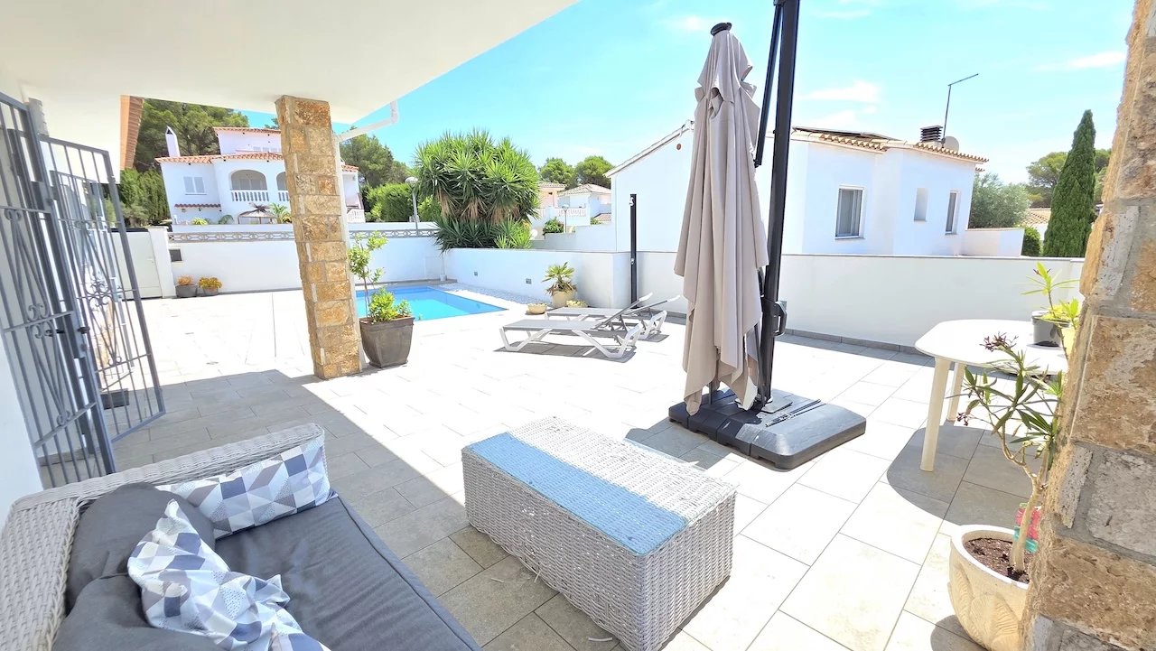 Villa avec piscine indépendante et terrasse avec suite principale à Puig Sureda, L'Escala