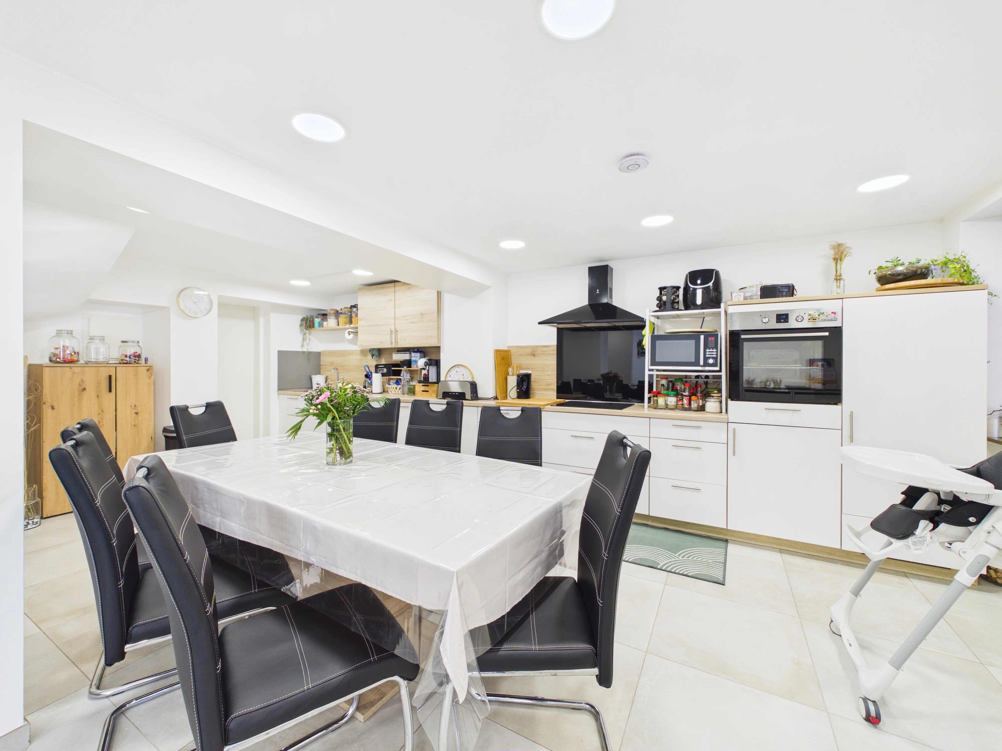 Maison familiale entièrement rénovée à Bettendorf – 7 chambres, bureau et terrasse