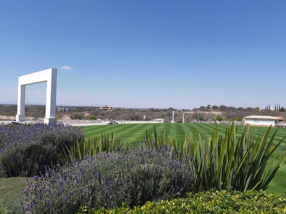 Terreno en Otomi 392m2 con Club Hípico y amenidades sorprendentes