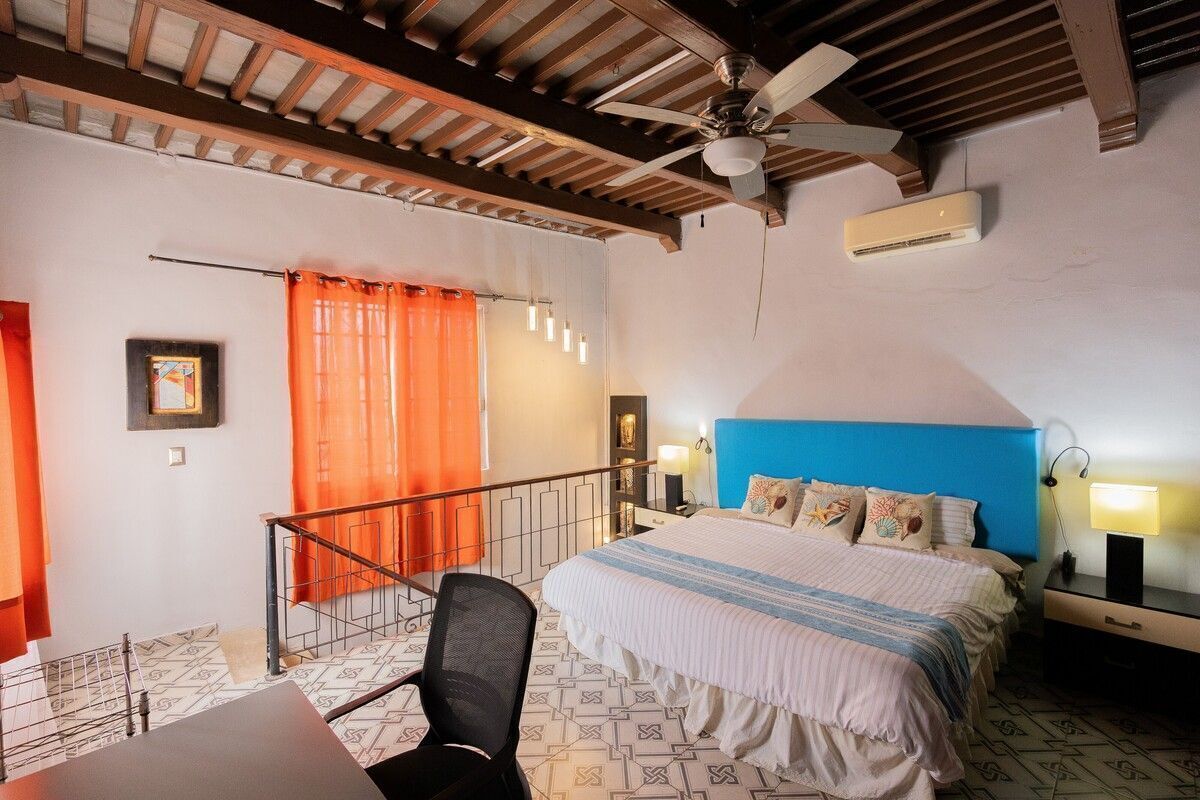 Casa amueblada y renovada en venta el Centro de Campeche - HI2501345