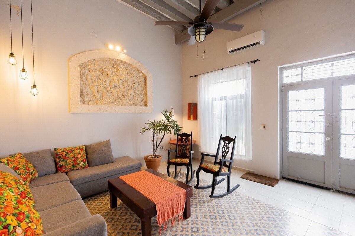 Casa amueblada y renovada en venta el Centro de Campeche - HI2501345