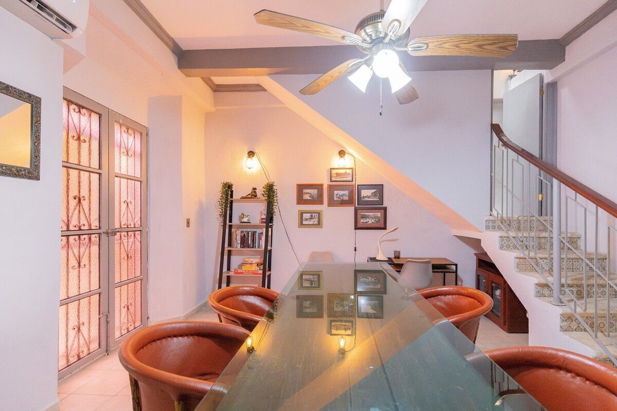 Casa amueblada y renovada en venta el Centro de Campeche - HI2501345