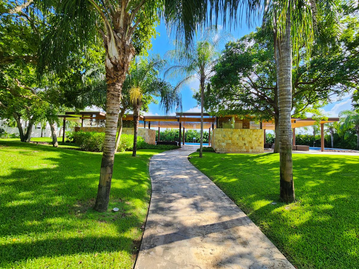 Lote residencial en venta en Privada Roble, Parque Central
