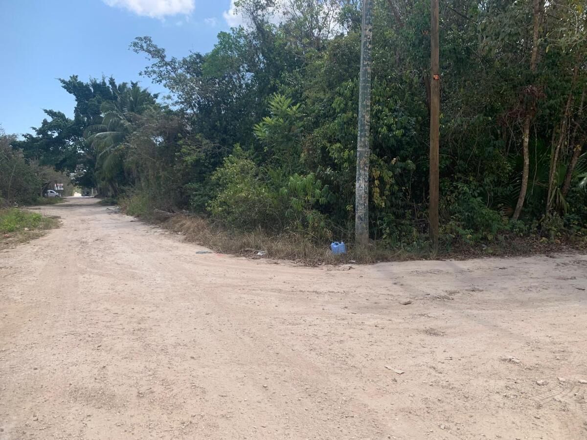 Terreno esquinero junto a la AV. Prolongacion de la Luna, Cancun