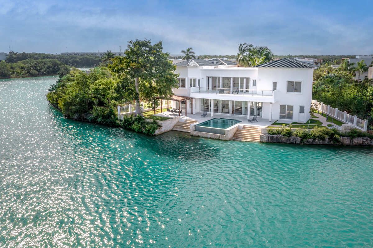 Casa junto al Lago en Residencial Lagos del Sol de Cancún