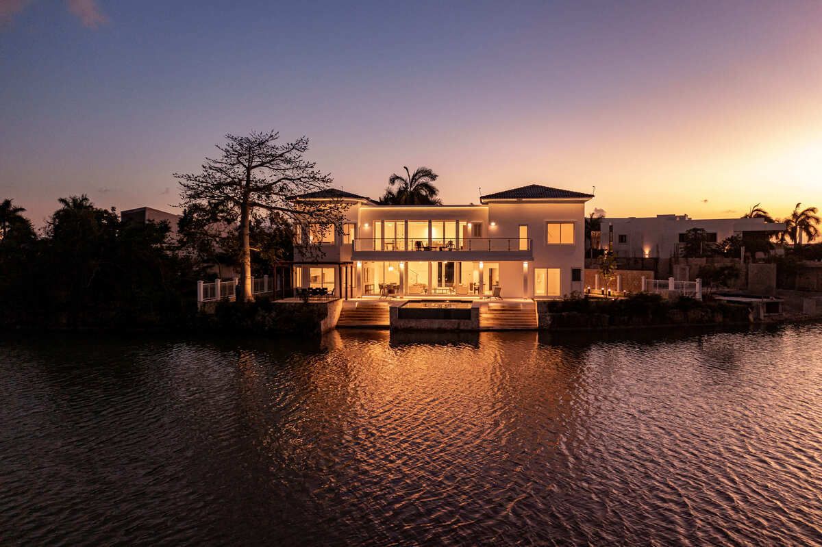 Casa junto al Lago en Residencial Lagos del Sol de Cancún